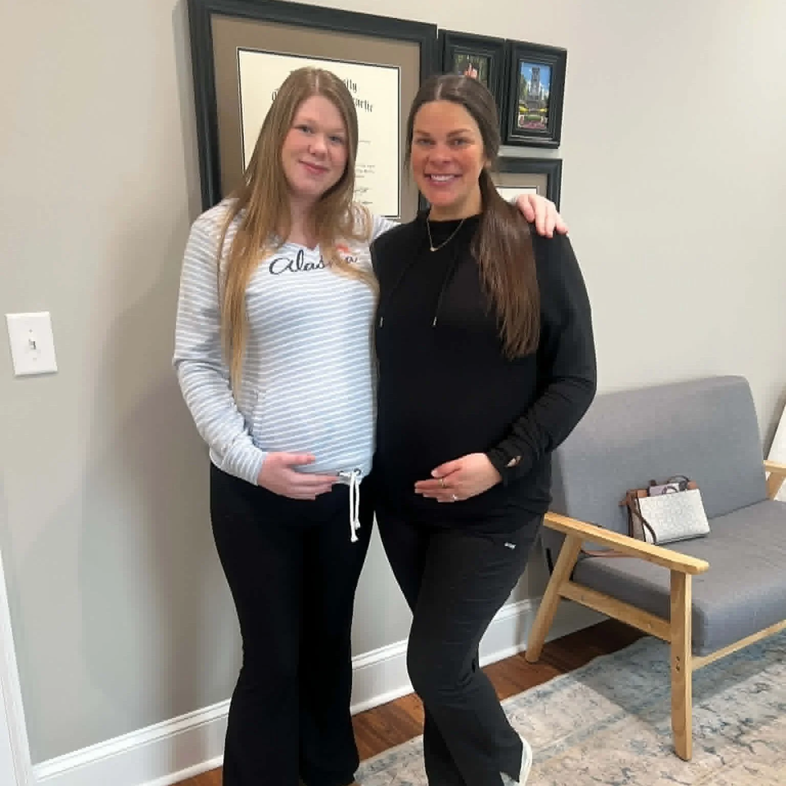 Full circle moment 🥹 This sweet Mama is wrapping up her prenatal adjustments as she prepares to meet her baby...and Dr. Lindsey will soon be doing the very same! We are so honored to care for moms through every trimester and beyond. 🥰 We have three