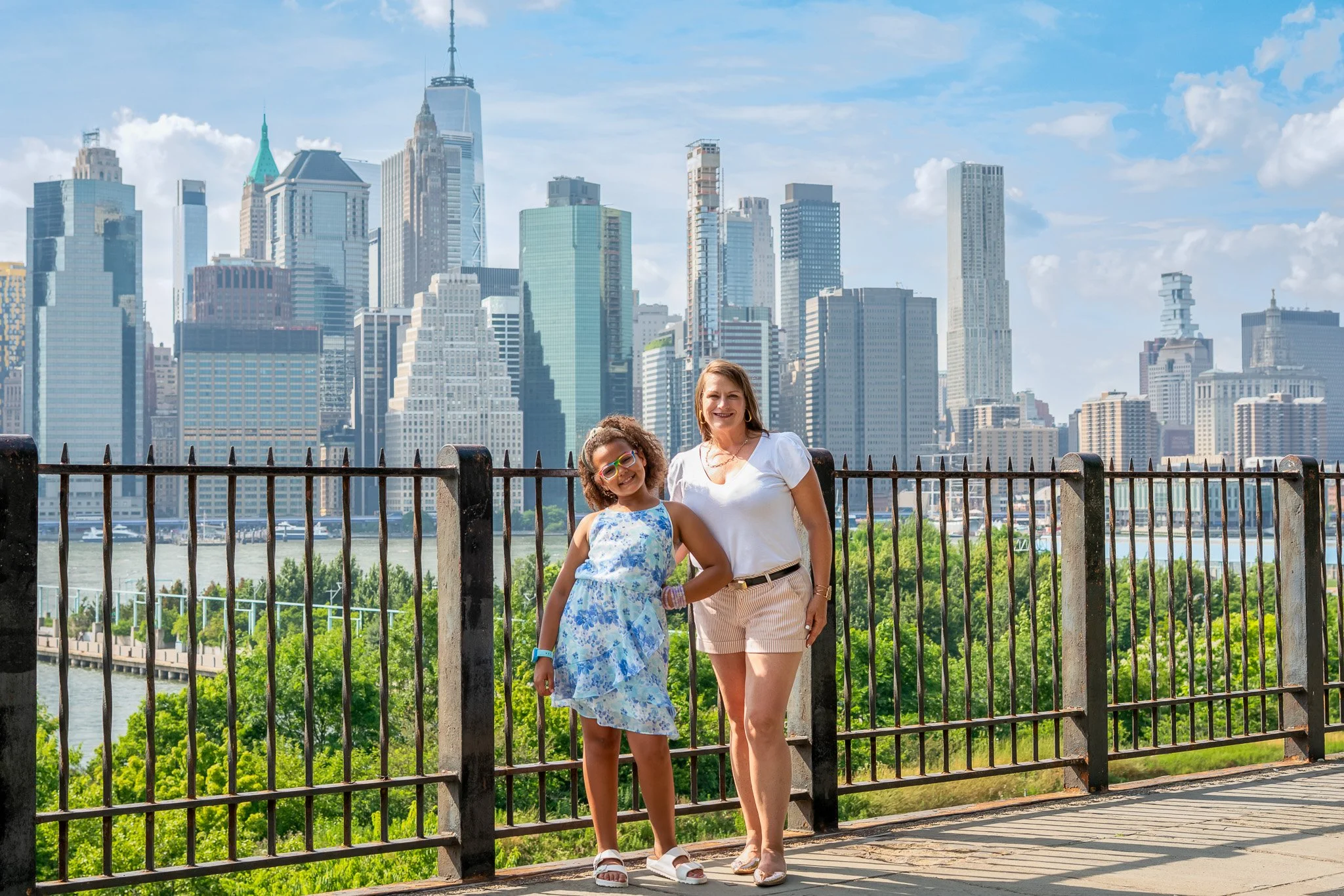 MerriLyn and her daughter overlooking the Manhattan skyline during a New York City brand session