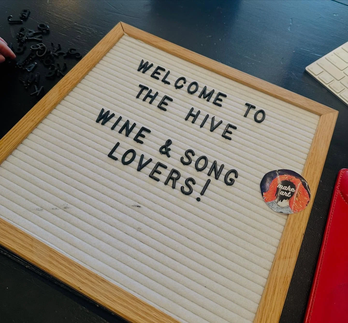 It&rsquo;s happening! Wine &amp; Song with Brad Colerick &amp; Friends

They built the stage in 20 minutes. We added wine, popcorn, AF bevvies, singers, musicians, mood lighting and the sweetest audience members. 

#ilovesouthpas #wine&amp;song #sout