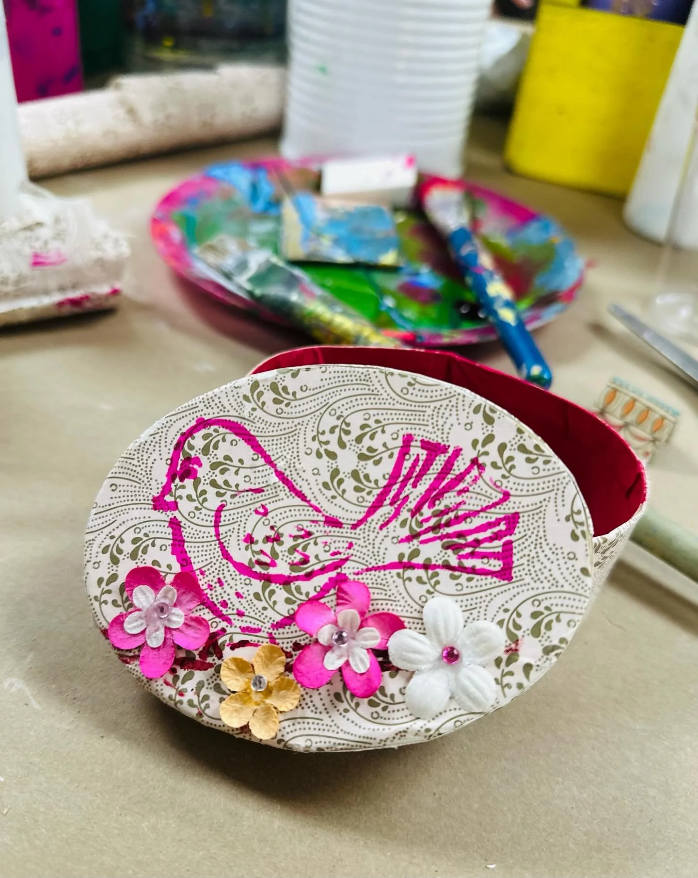 A few pix from last week&mdash; a birthday party and Women&rsquo;s Club outing. Jolly good time and oh I love seeing the things you made. 

#artsandcrafts #artsaves #events #making #birthdayparties #kids #teens #adultcrafts #southpasadena #highlandpa