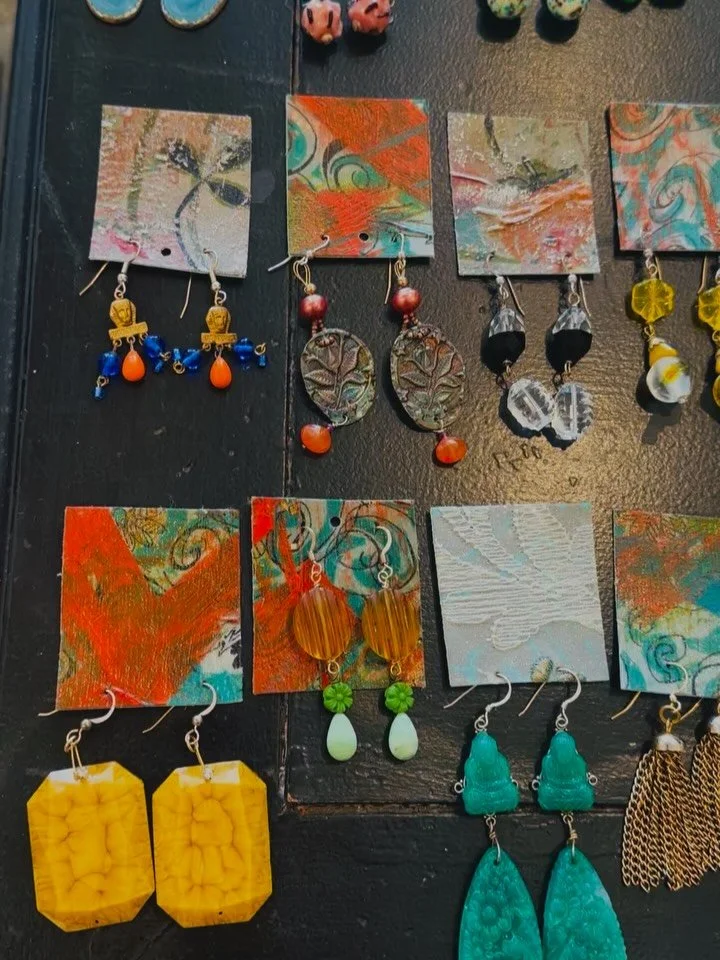 My desk looked all kinds-a-fancy this weekend! Fabulous earrings by @rebekarbrts (I was drooling) and the sweetest little birthday “Boop!” from @theellenmain. Stop by this week and get your ear bobs before I take them. 
#thehivesouthpasa