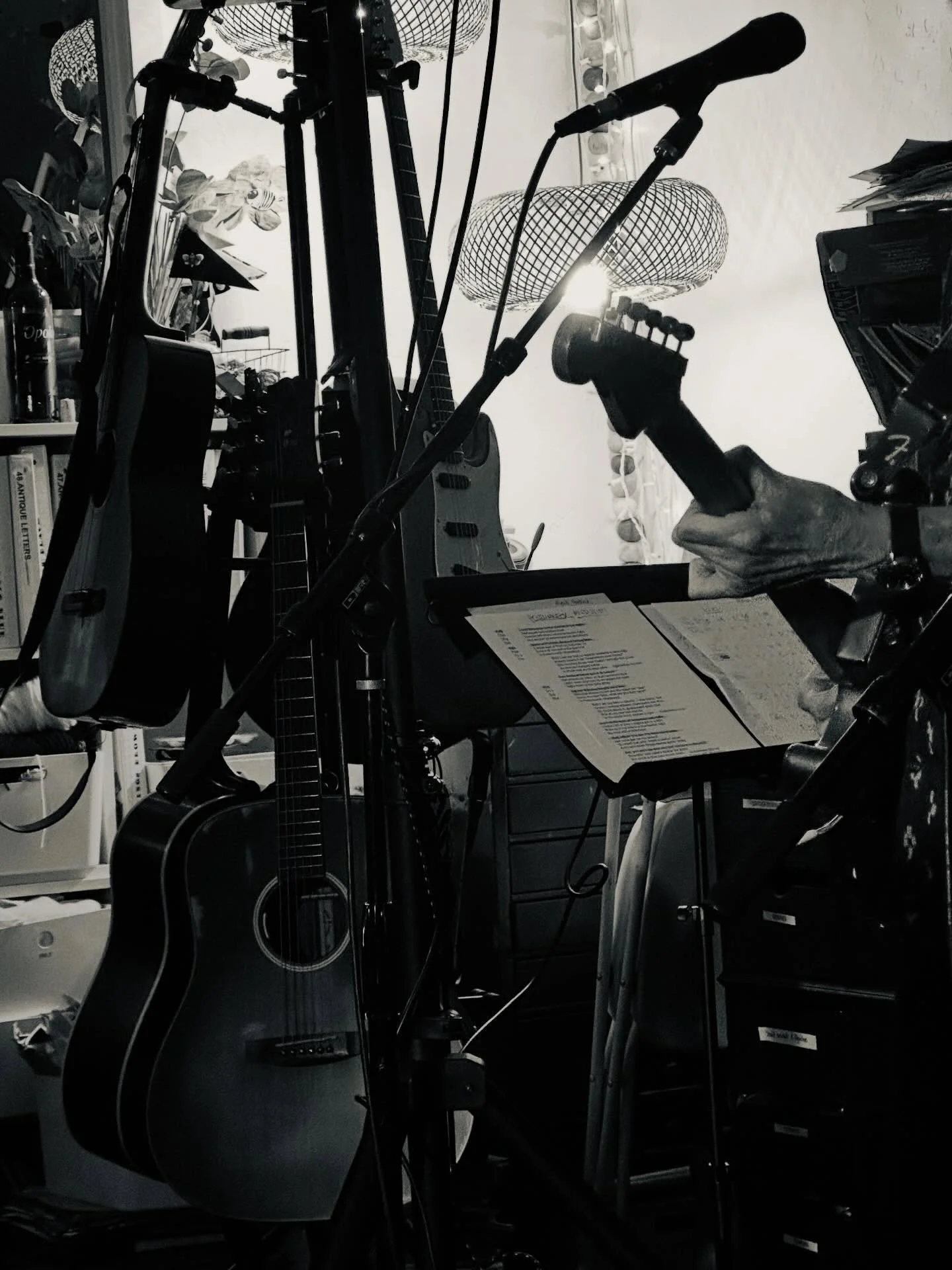 Another groovy, heart-warming night with @bradcolerick and friends during Wine &amp; Song

#artheals #musicheals #ilovesouthpasadena #independentmusic #shoplocal