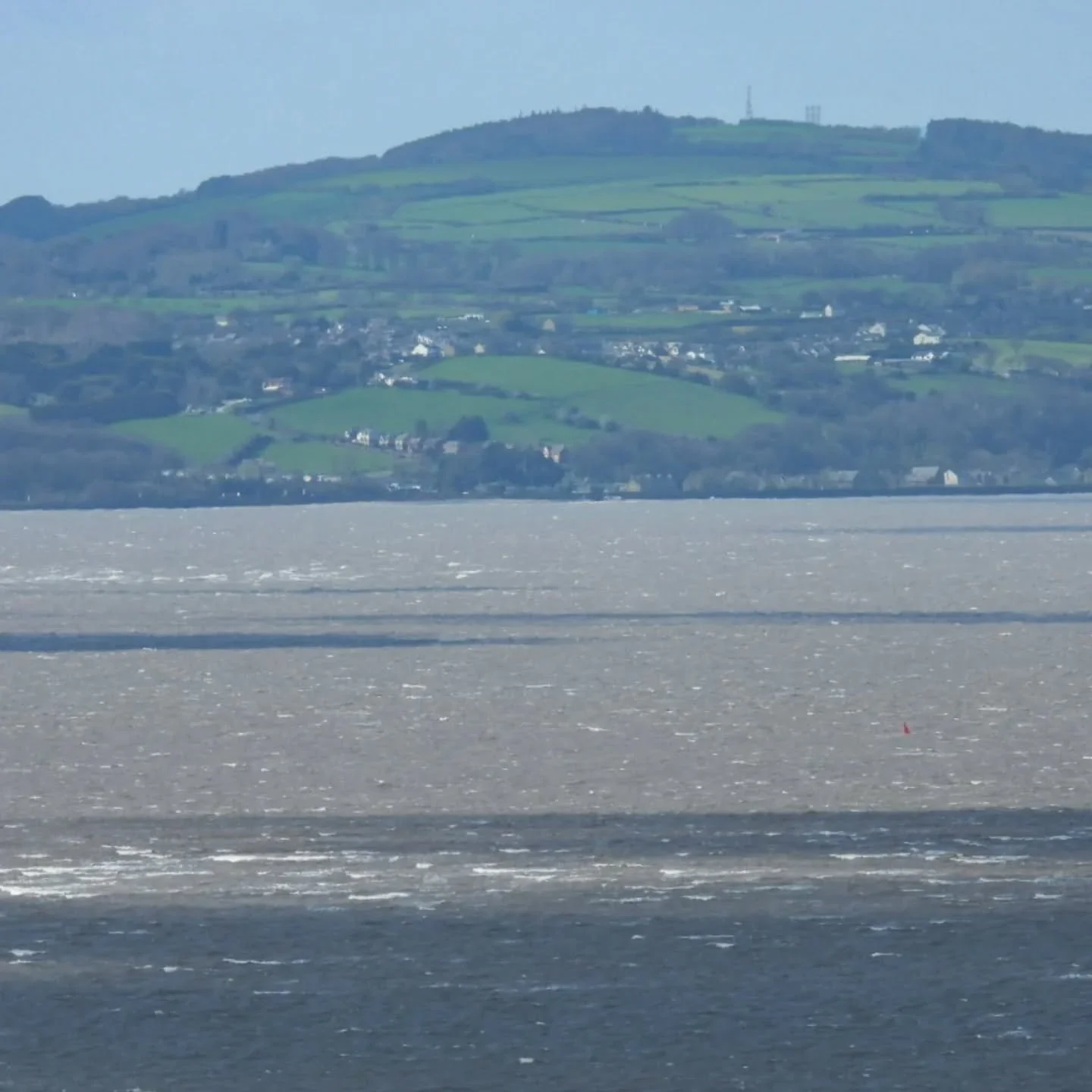 ➡️ 1pm - the tide approaches full swell, wind whips up the hill, catching breath from walk-weary lungs.

Always worth the effort though.

Happy Windswept Easter 💨🌊📍📷
