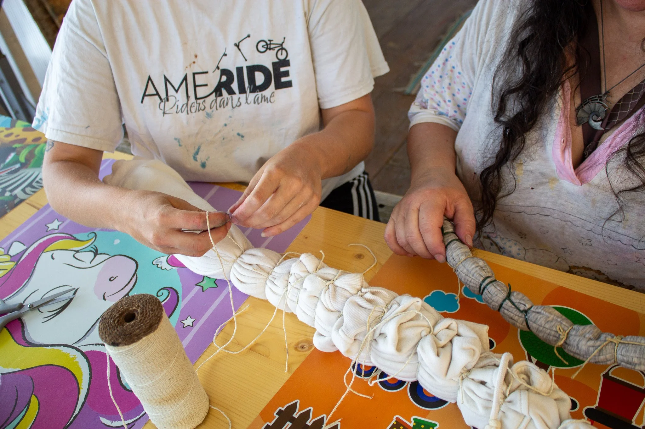 LES ORIGINES DU TIE-DYE : DES RACINES ANCIENNES