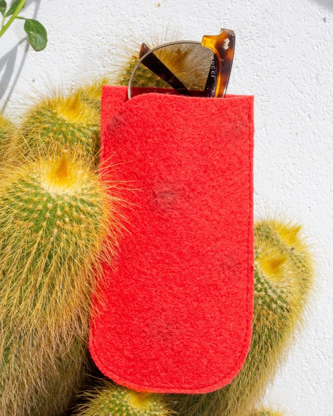 LA COLLECTION ROUGE DES NIPPONES
R&eacute;sum&eacute; de l&rsquo;inspiration de la collection

&Eacute;dition limit&eacute;e. Confectionn&eacute;e &agrave; partir du mythique tapis rouge de Cannes. Chaque pi&egrave;ce est unique.
Chaque cr&eacute;ati