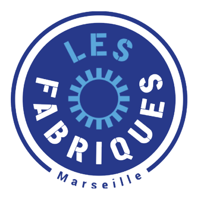 Logo circulaire avec le texte "Les Fibriques" et "Marseille" entourant un symbole de soleil stylisé en bleu.