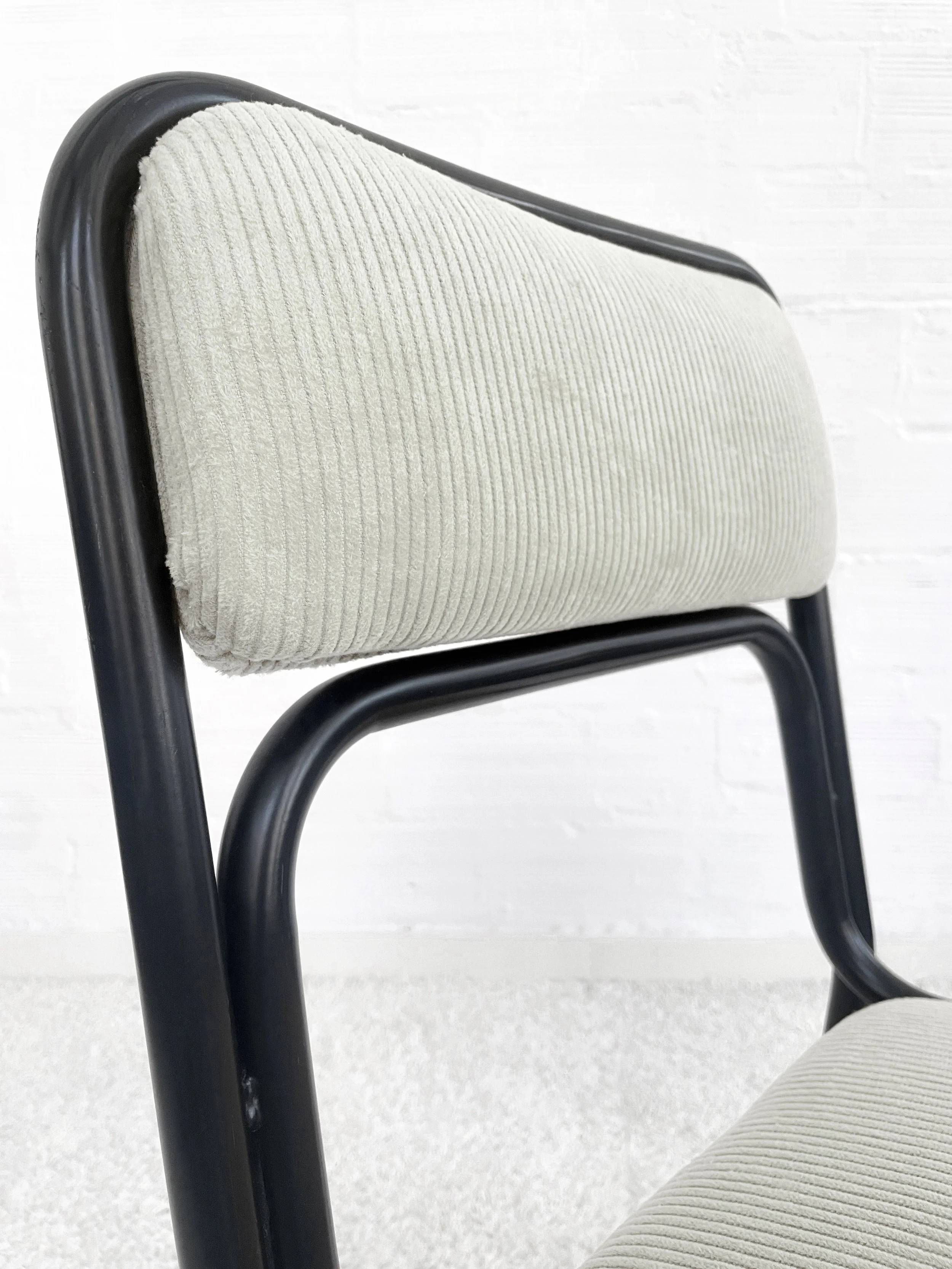 Sillas Bauhaus de los años 70. Italia. Tapizado blanco. Monda Lironda Vintage