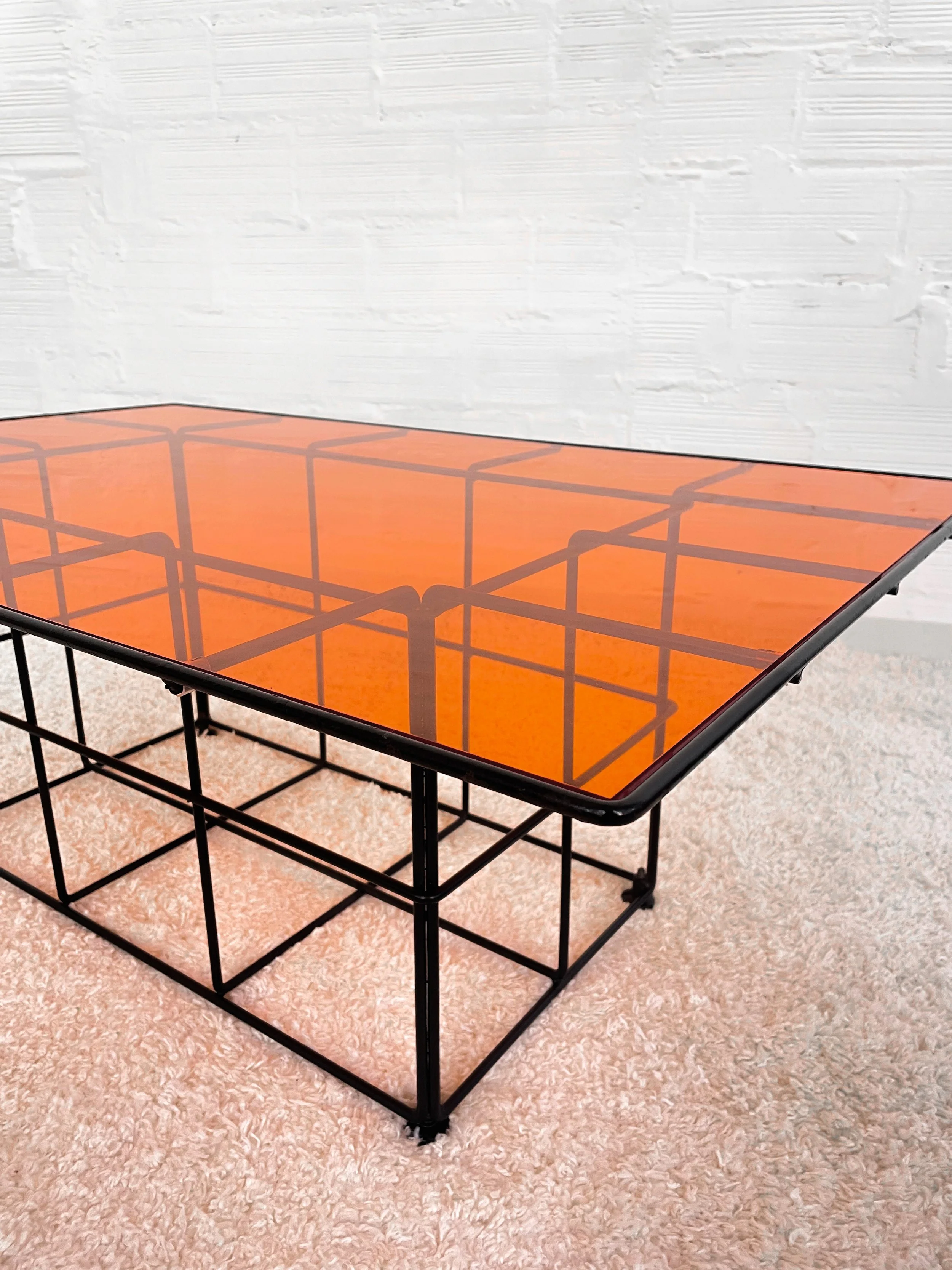 Mesa de centro vintage con rejilla de acero y metacrilato. 70s. Monda Lironda Vintage