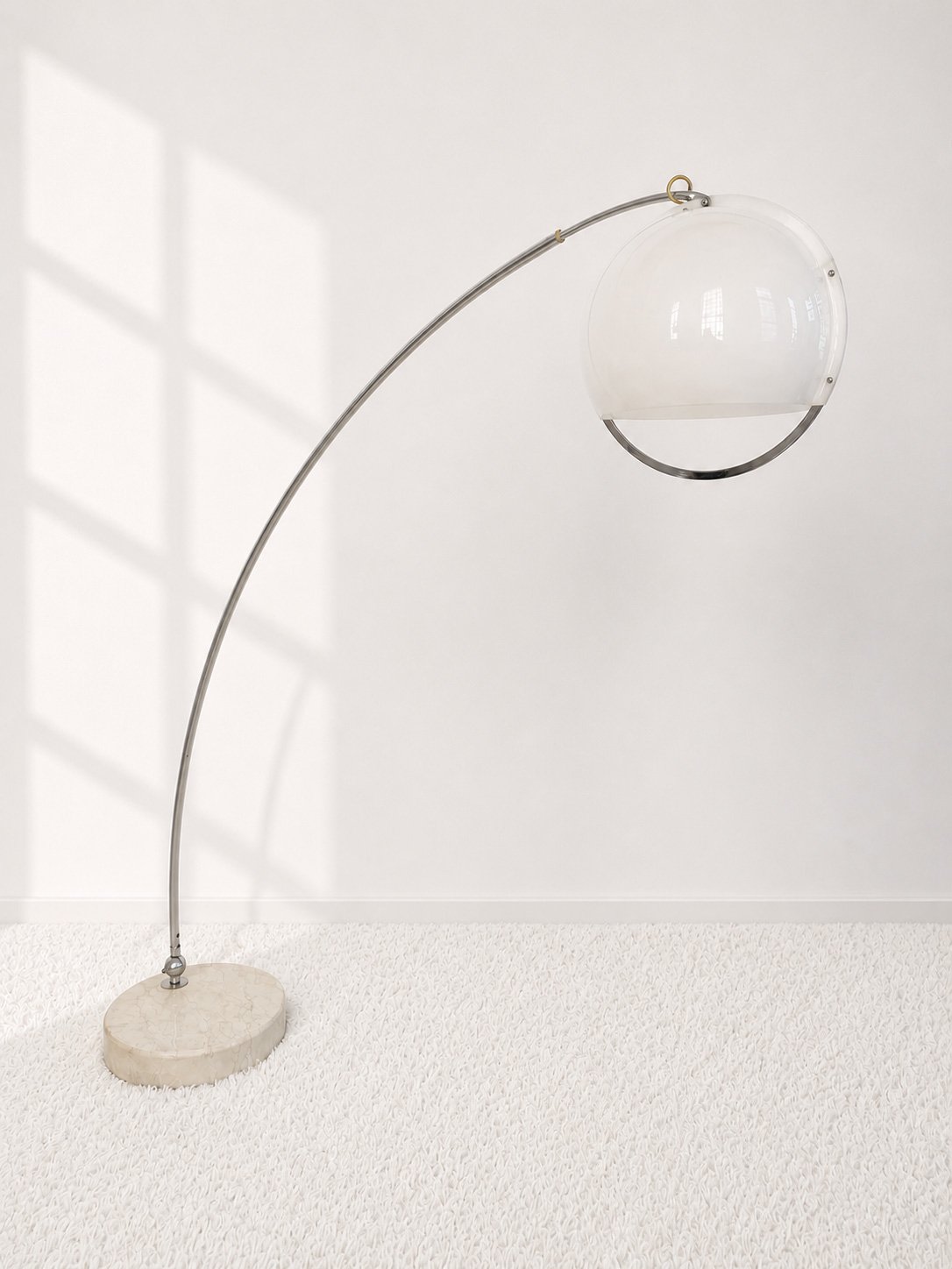 Lámpara de arco modelo Bow de Guzzini, Italia, circa años 60. Monda Lironda Vintage