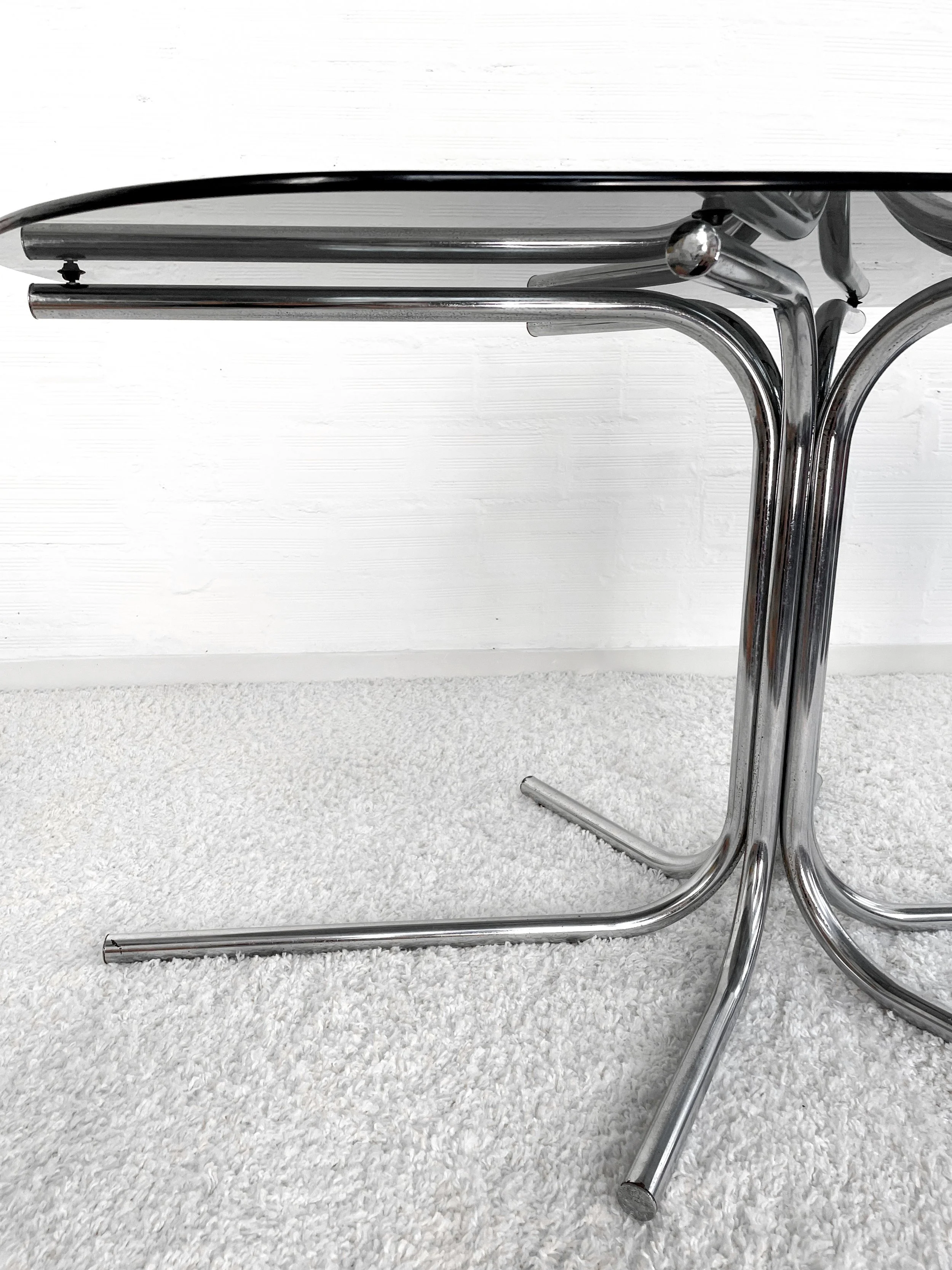 Mesa comedor ovalada vintage. Estructura cromada. 70s. Monda Lironda Vintage