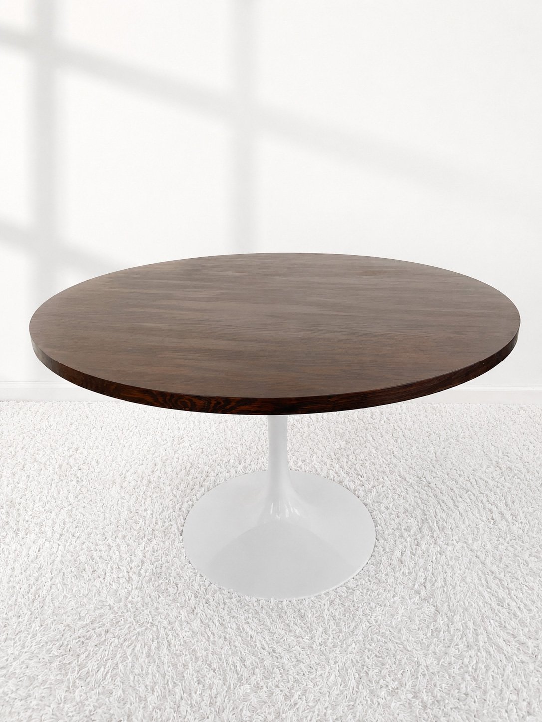 Mesa comedor vintage. Sobre de madera. Pie Tulip