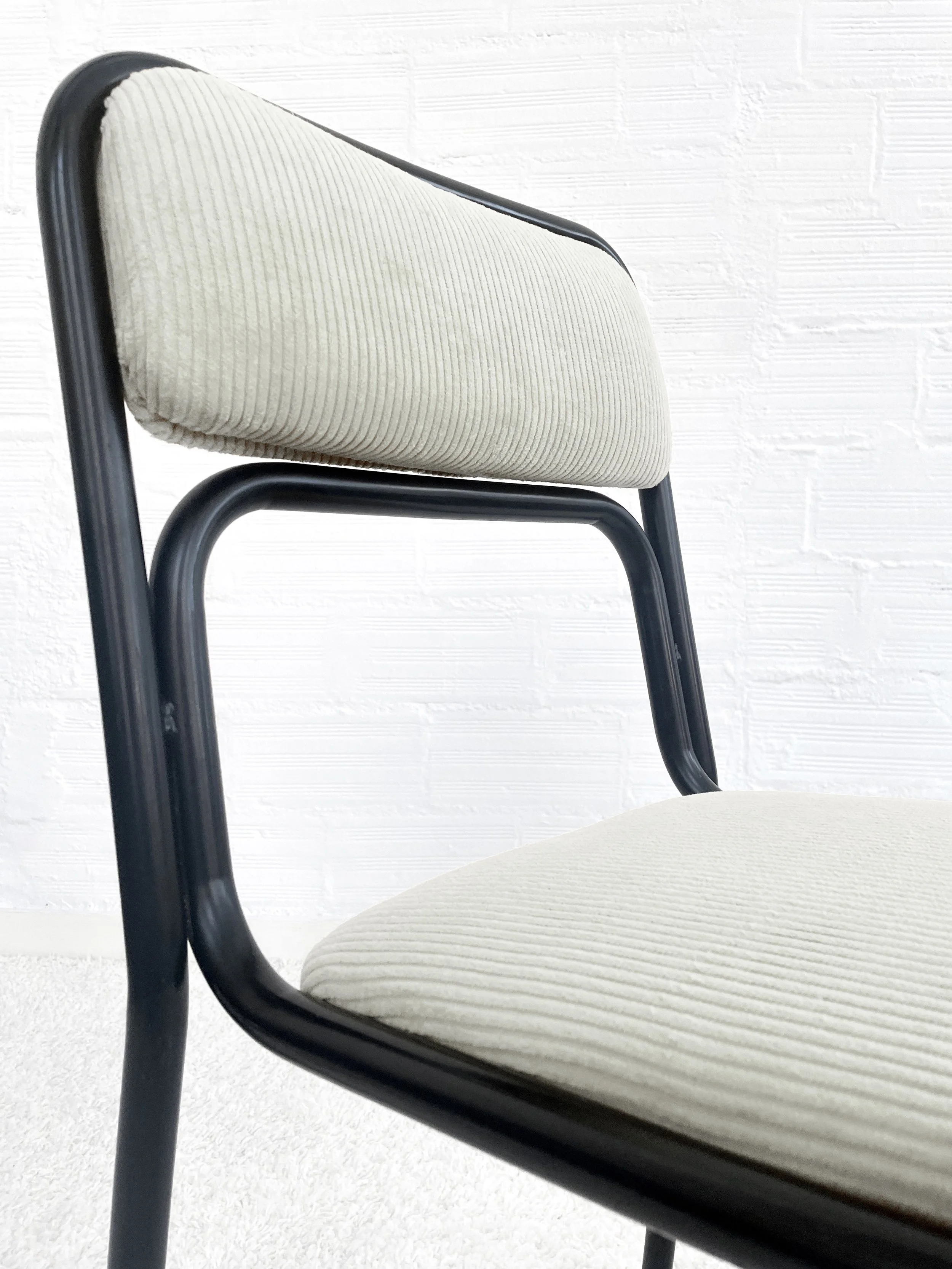 Sillas Bauhaus de los años 70. Italia. Tapizado blanco. Monda Lironda Vintage