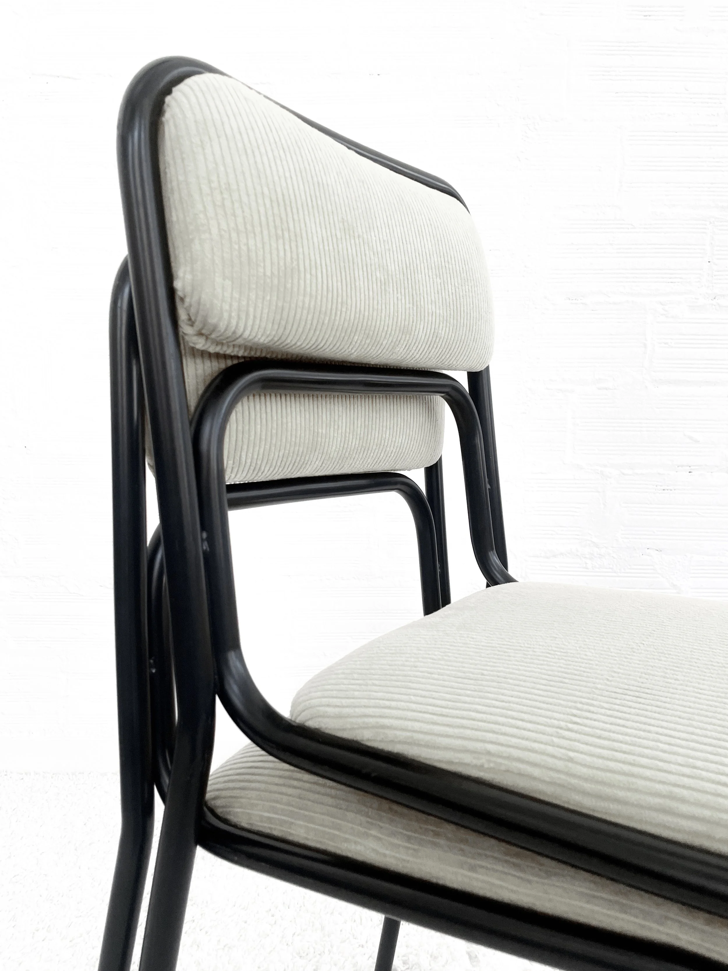 Sillas Bauhaus de los años 70. Italia. Tapizado blanco. Monda Lironda Vintage