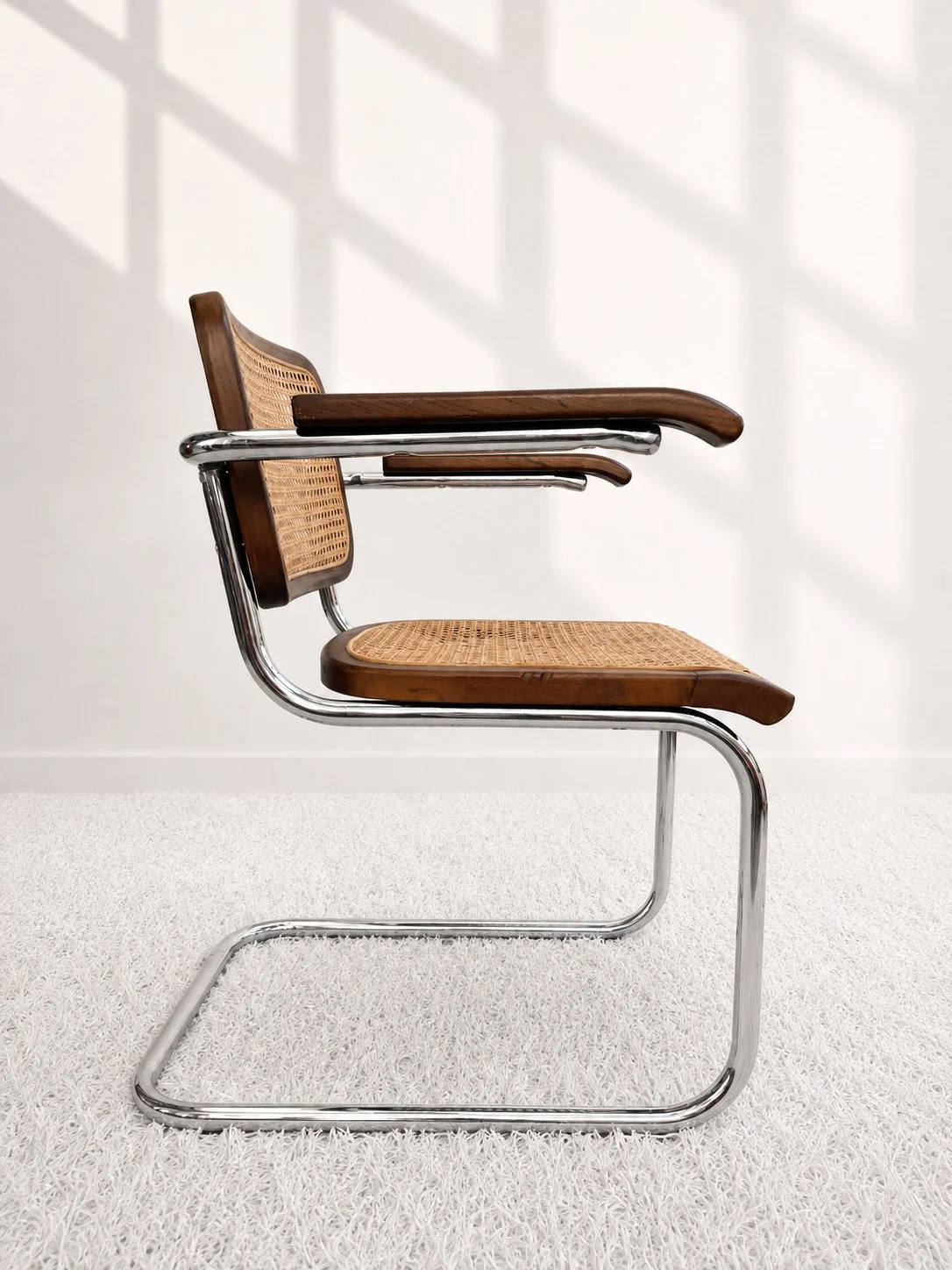 Silla cantilever estilo Cesca B64 en nogal y rejilla, años 70. Monda Lironda Vintage