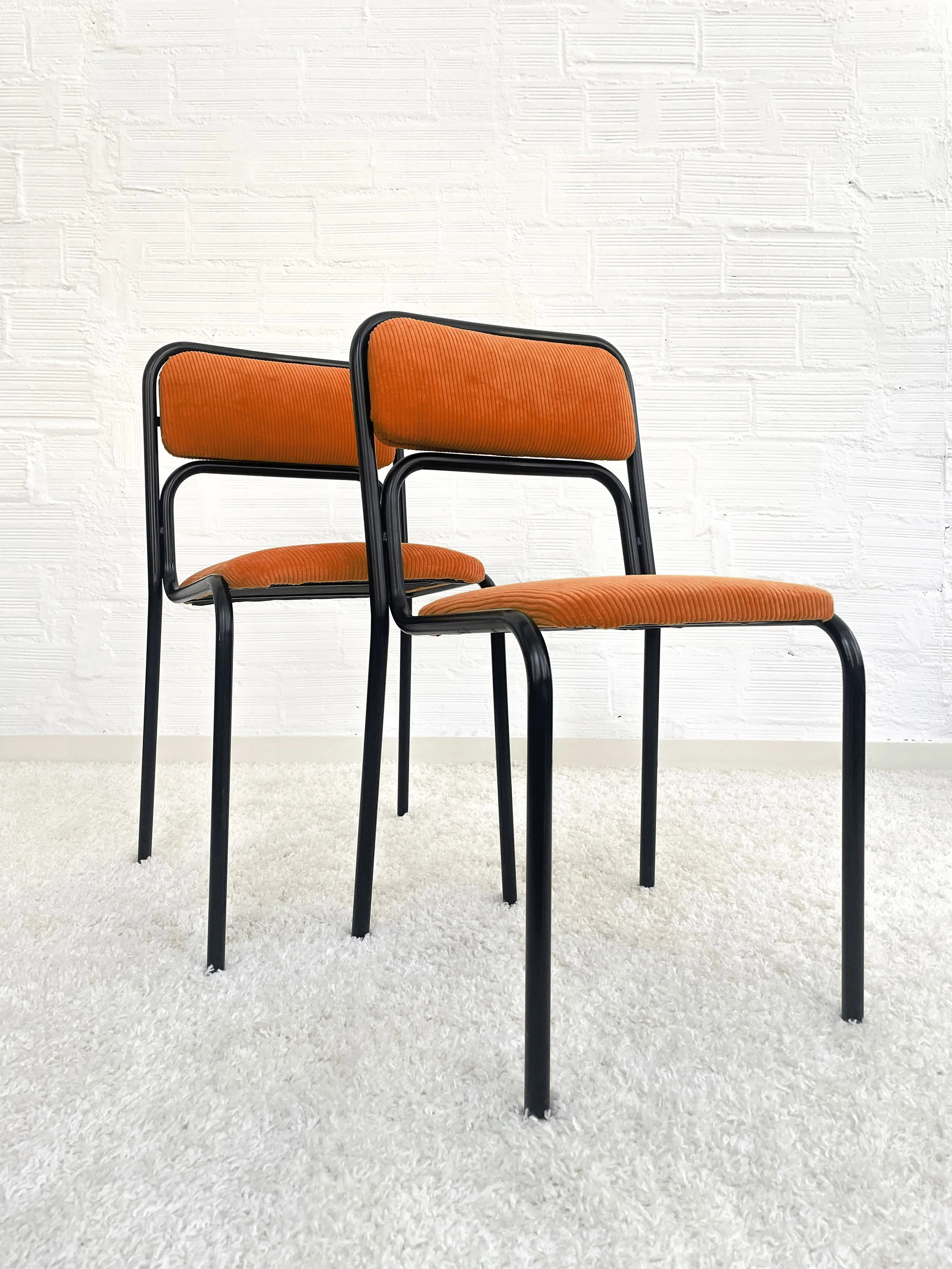 Sillas Bauhaus de los años 70. Italia. Tapizado pana naranja. Monda Lironda vintage