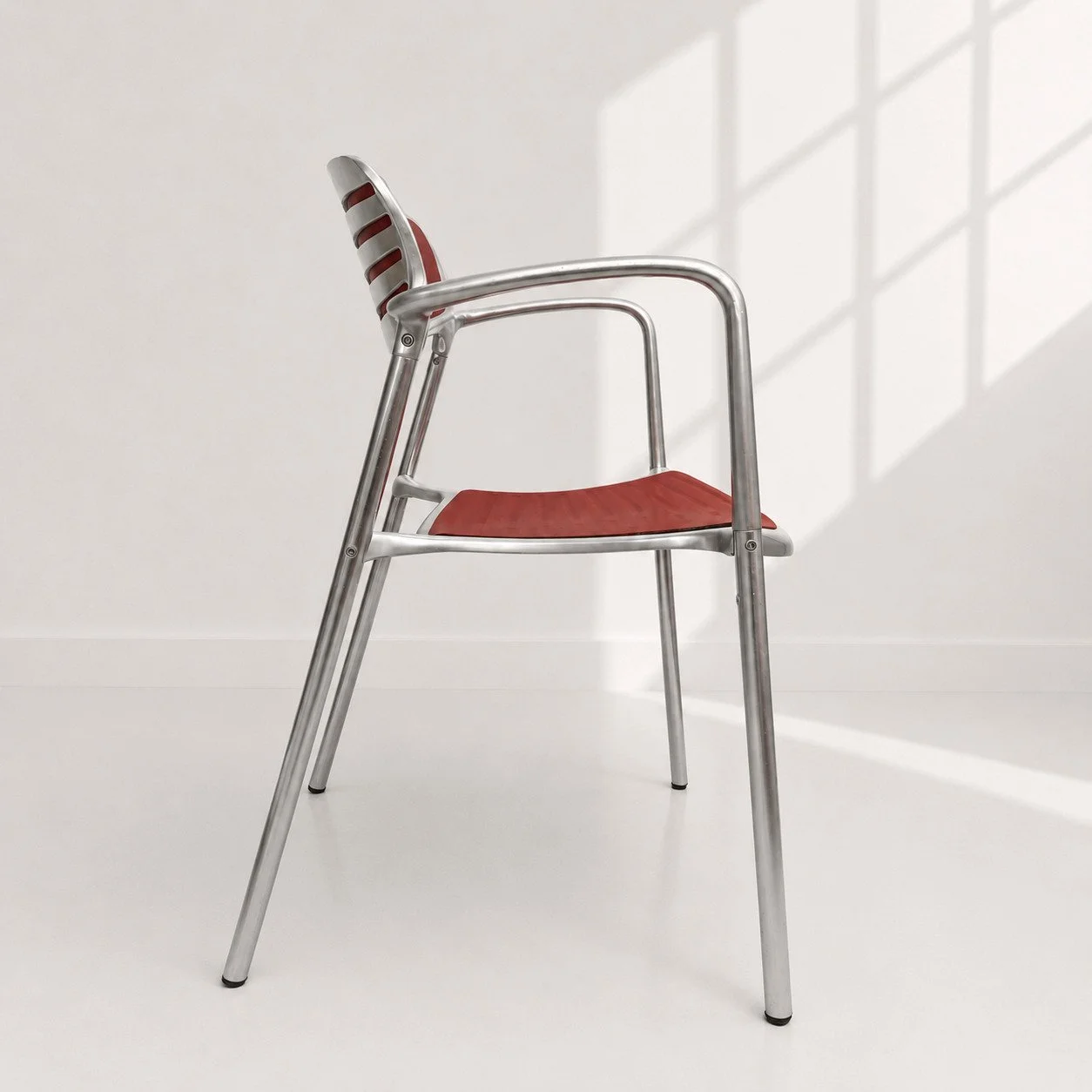 Silla Toledo (respaldo y asiento en cuero)
A&ntilde;o: D&eacute;cada de los 80
Pa&iacute;s: Espa&ntilde;a
Dise&ntilde;ador: Jorge Penci
Marca: Amat
Unidades: 1

Ref.ML000662