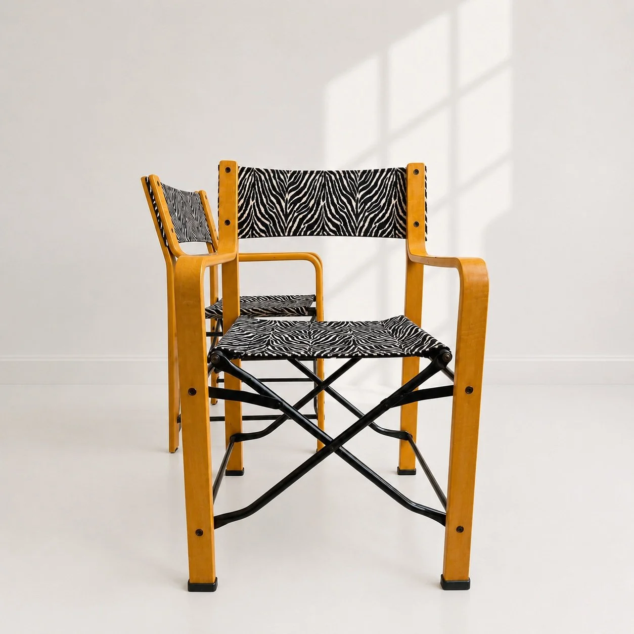 Silla plegable Federico Giner

A&ntilde;o: A&ntilde;os 80
Pa&iacute;s: Espa&ntilde;a
Dise&ntilde;o: Federico Giner puso la estructura. Nosotros nos encargamos del resto.
Toque Monda: Si una silla puede tener dos caras... &iquest;por qu&eacute; iba a 