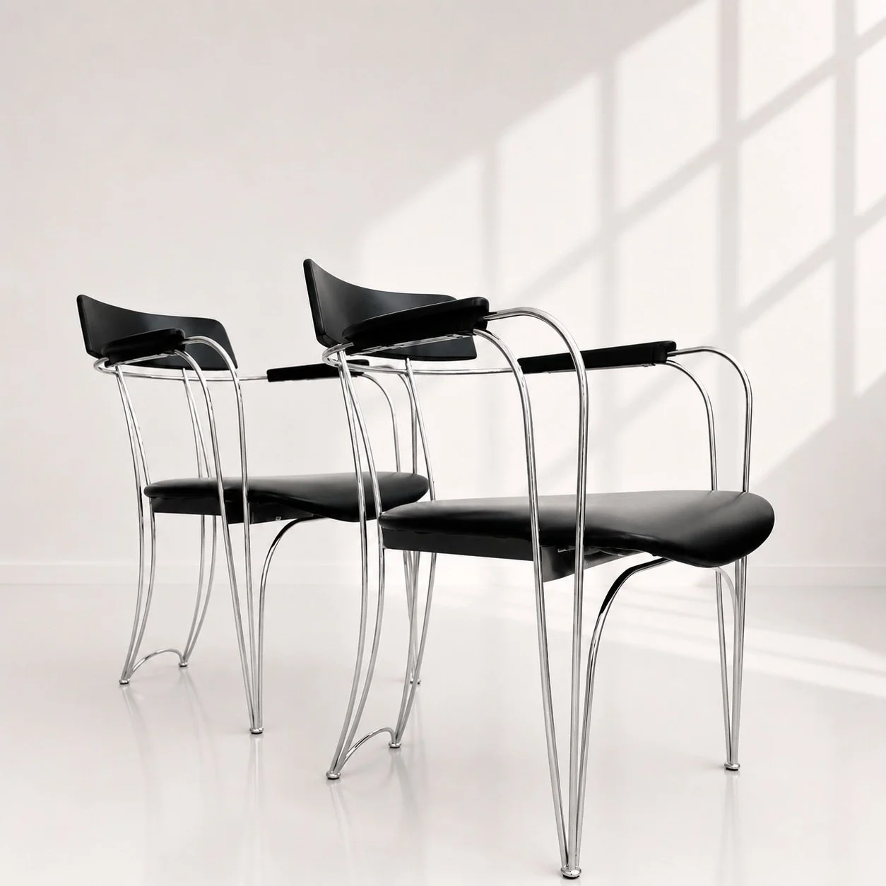 Sillas italianas postmodernas

A&ntilde;o: Finales de los a&ntilde;os 80
Pa&iacute;s: Italia
Dise&ntilde;o: Dise&ntilde;adas para hacer que el acero casi desaparezca. M&aacute;s de treinta a&ntilde;os despu&eacute;s, siguen consigui&eacute;ndolo.
Toq