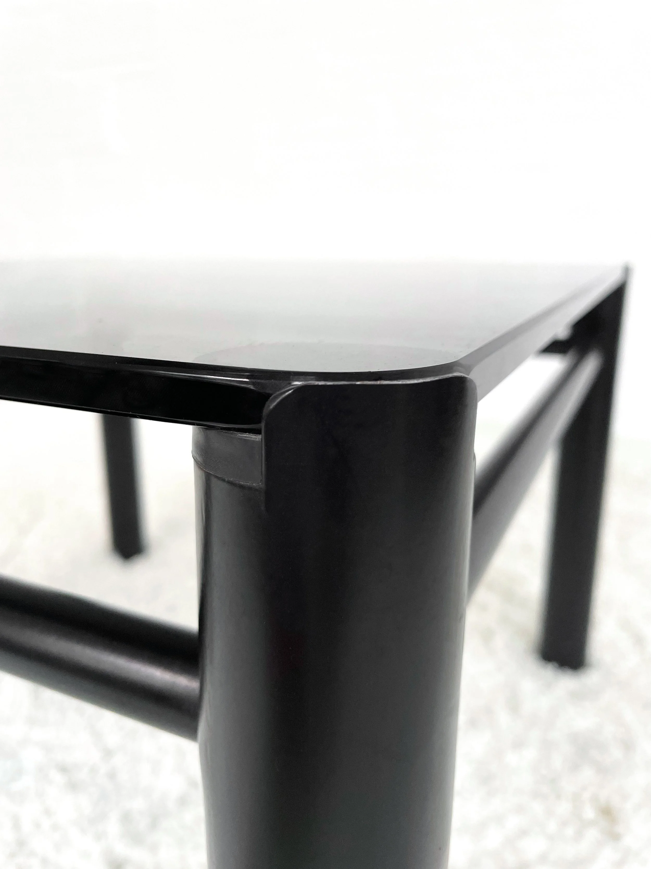 Mesa centro cuadrada. Estructura metal lacada en negro. 80s. Monda Lironda Vintage