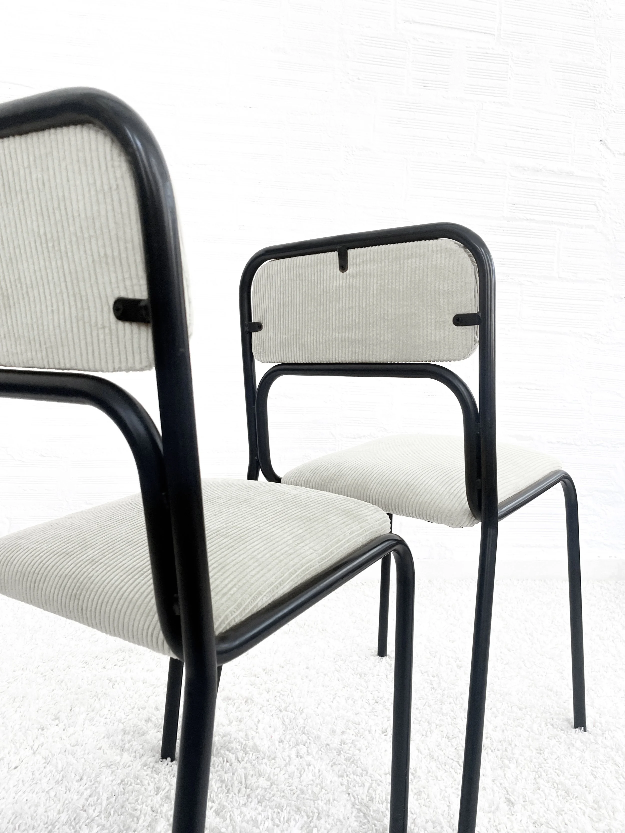 Sillas Bauhaus de los años 70. Italia. Tapizado blanco. Monda Lironda Vintage