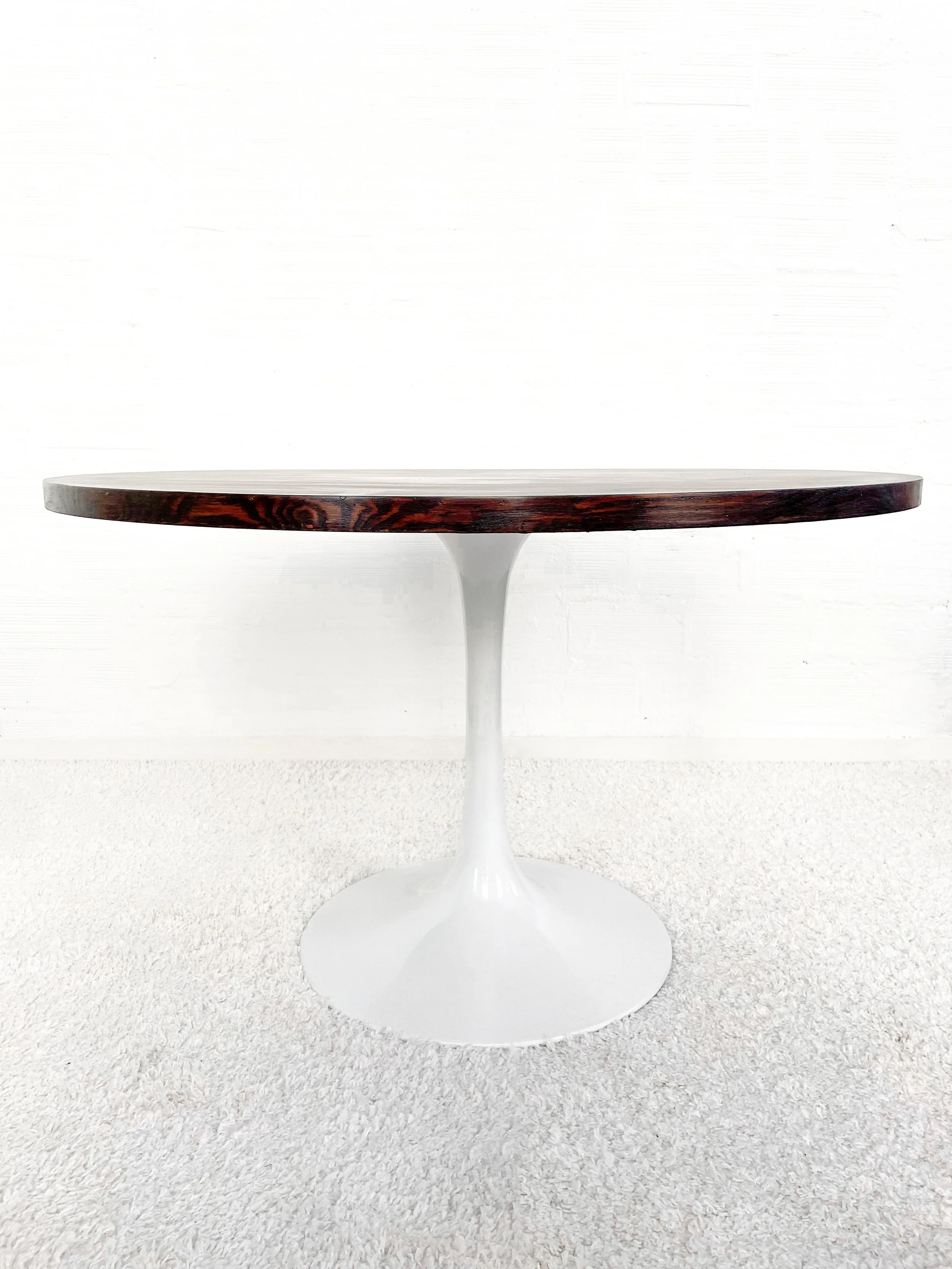 Mesa comedor vintage. Sobre de madera. Pie Tulip. Monda Lironda Vintage