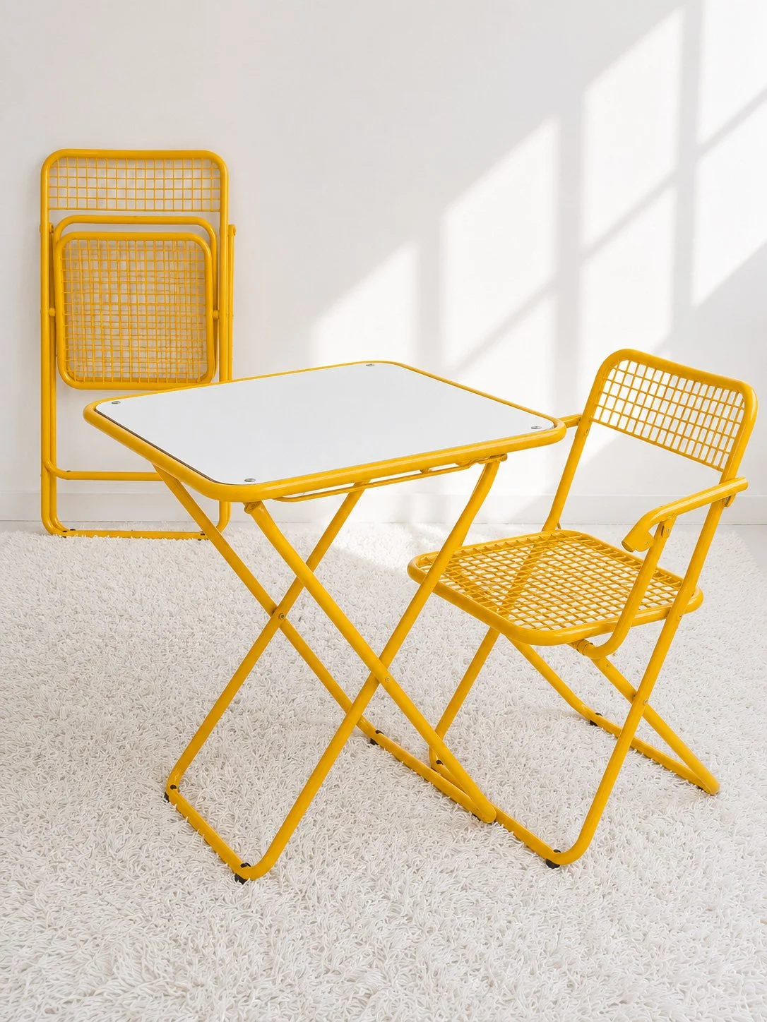 Set de mesa y dos sillas. Federico Giner. España 70s. Monda Lironda Vintage