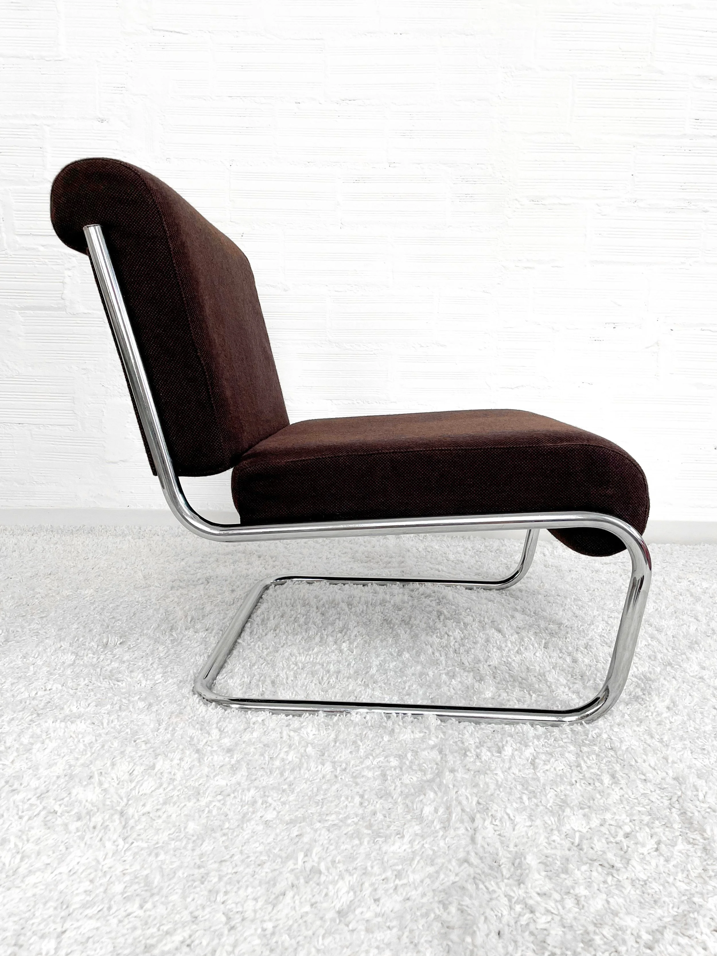 Butaca vintage cantilever. Tapizado jaspeado marrón chocolate. 60s. Monda Lironda Vintage