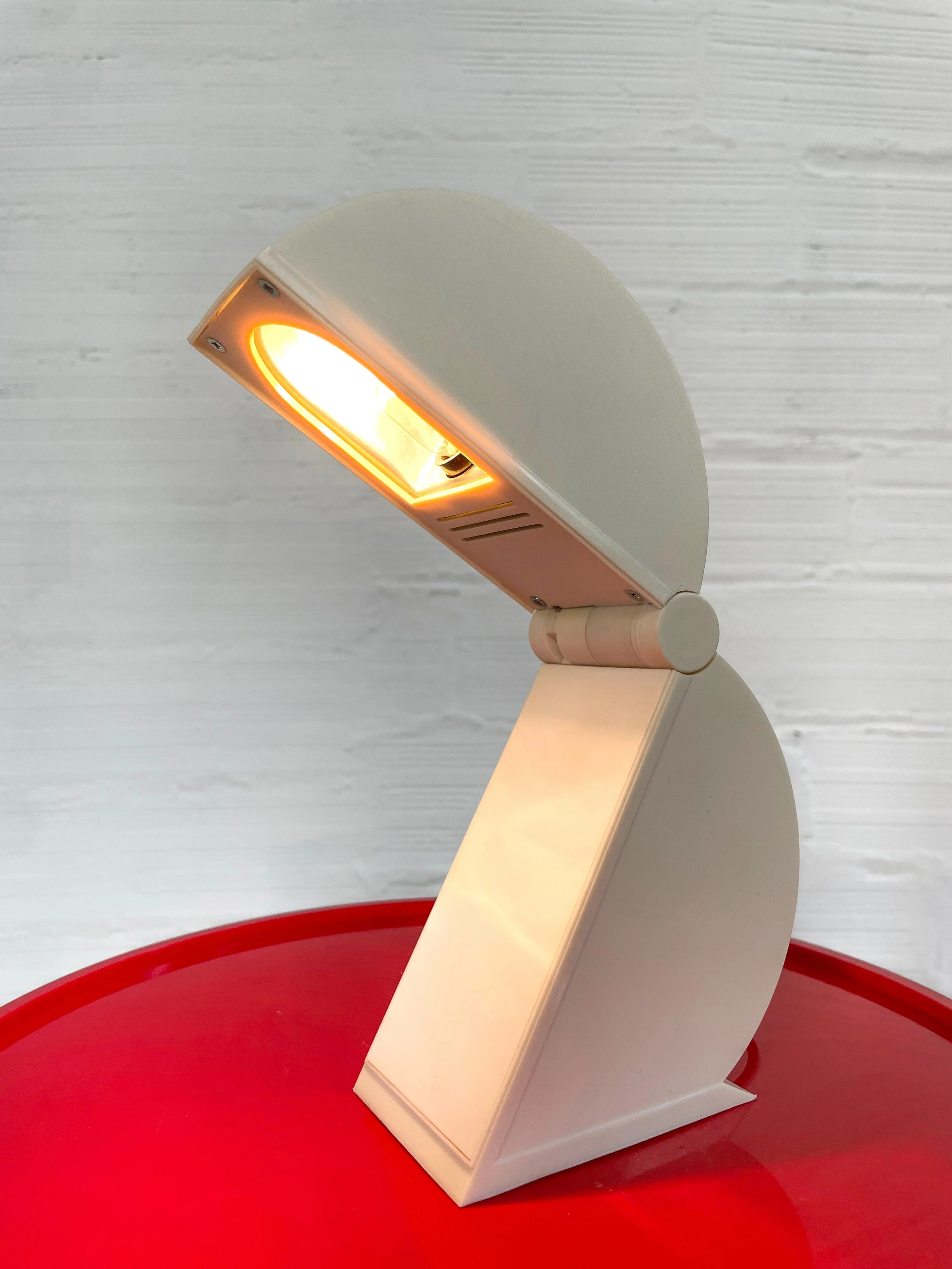 Lámpara de mesa modelo Disco de Mario Bertorelle. Italia, años 70. Monda Lironda Vintage