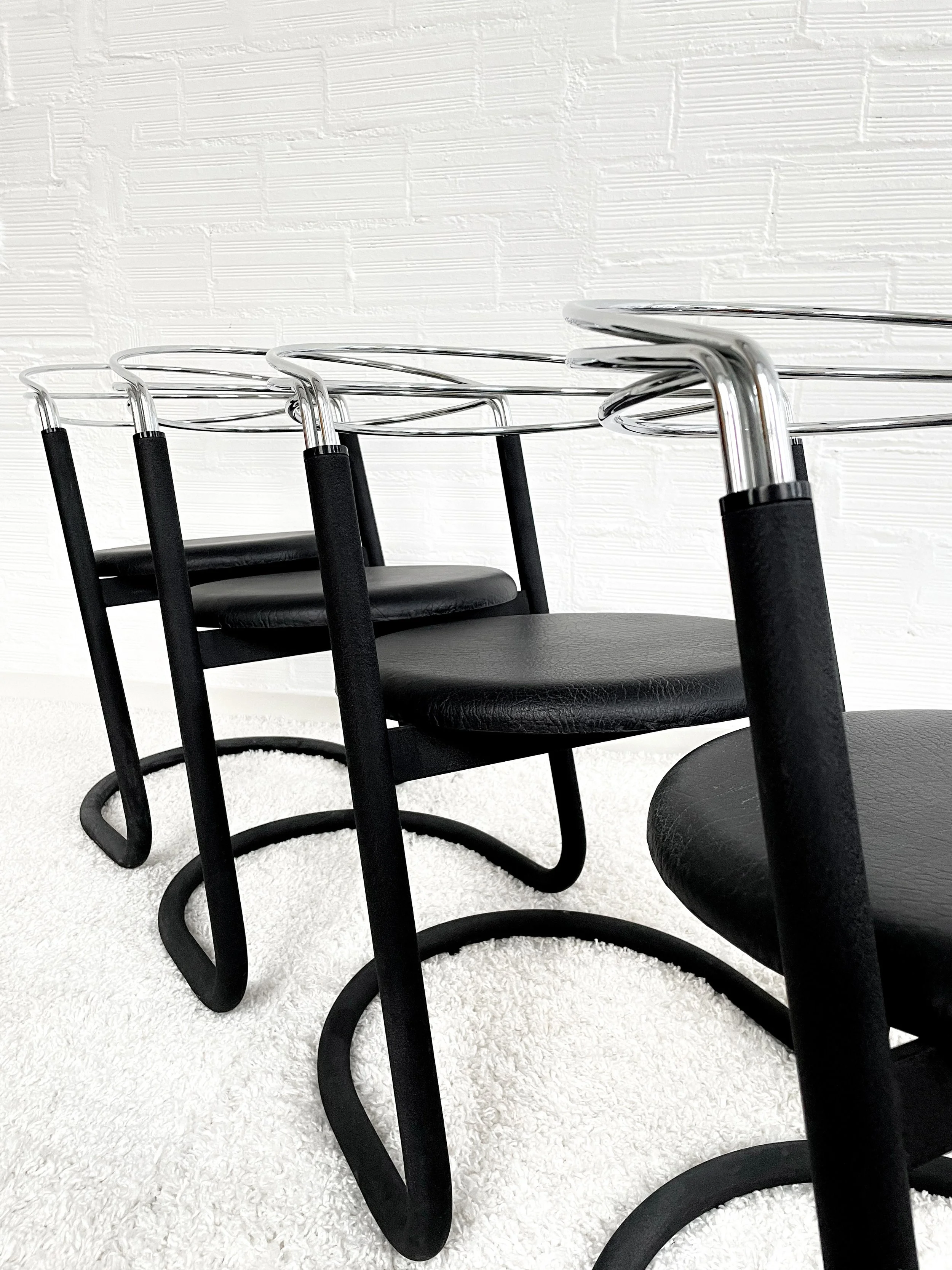 Silla cantilever estilo Willy Rizzo. Italia 70s. Monda Lironda Vintage