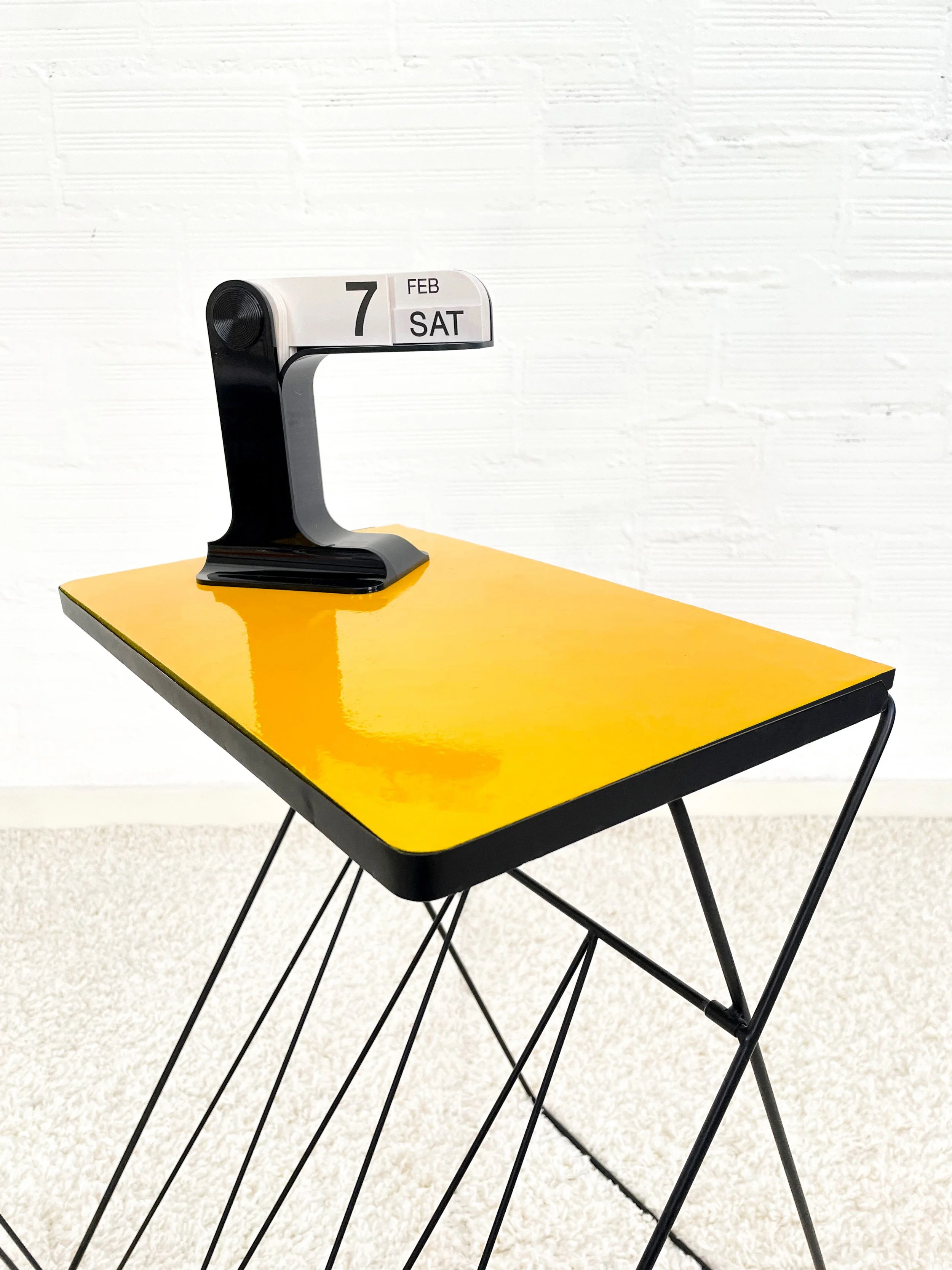 Mesita auxiliar revistero. 60s. Monda Lironda Vintage