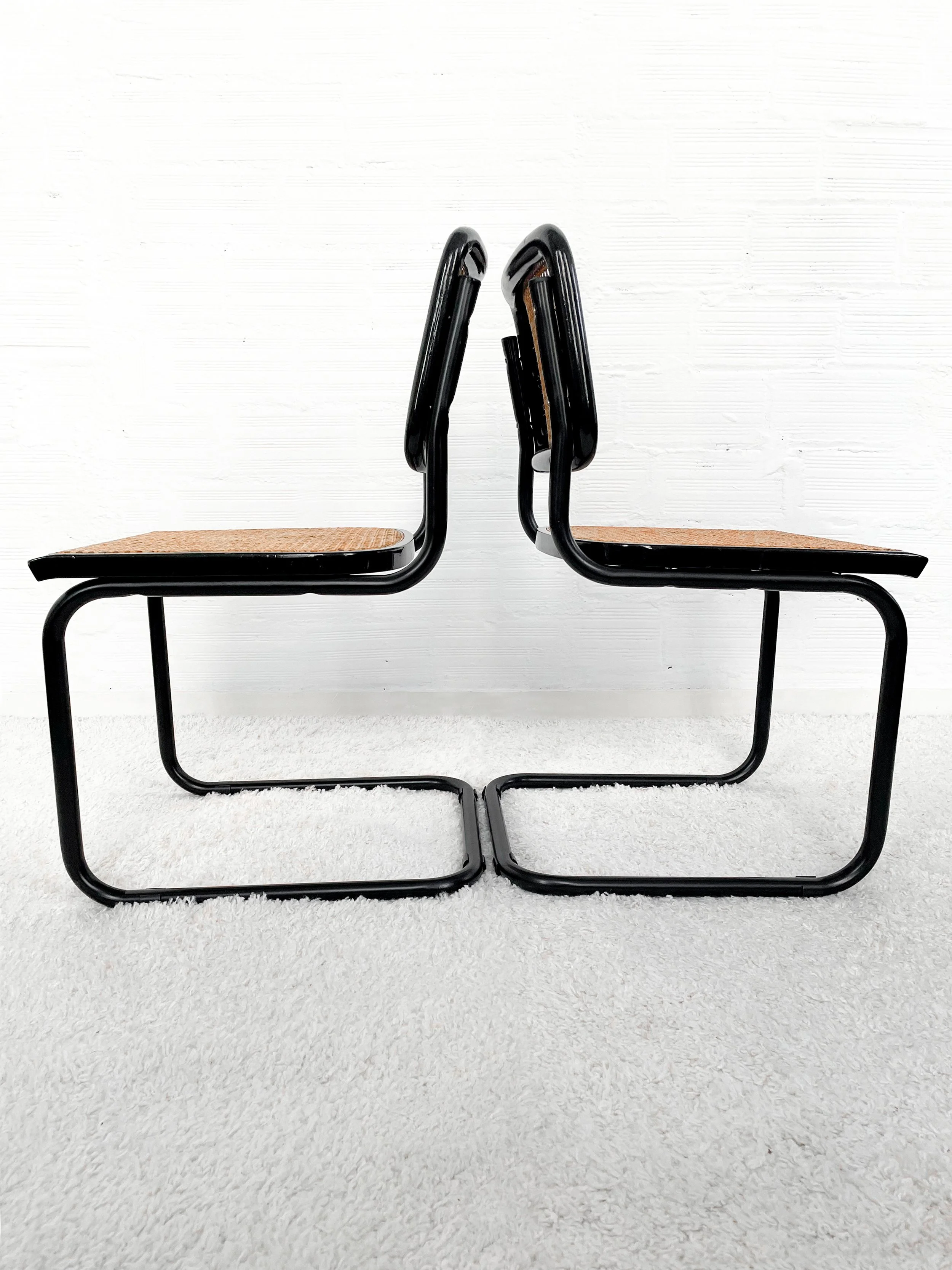 Silla Cesca B32. Estructura color negro. Italia 90s. Monda Lironda Vintage
