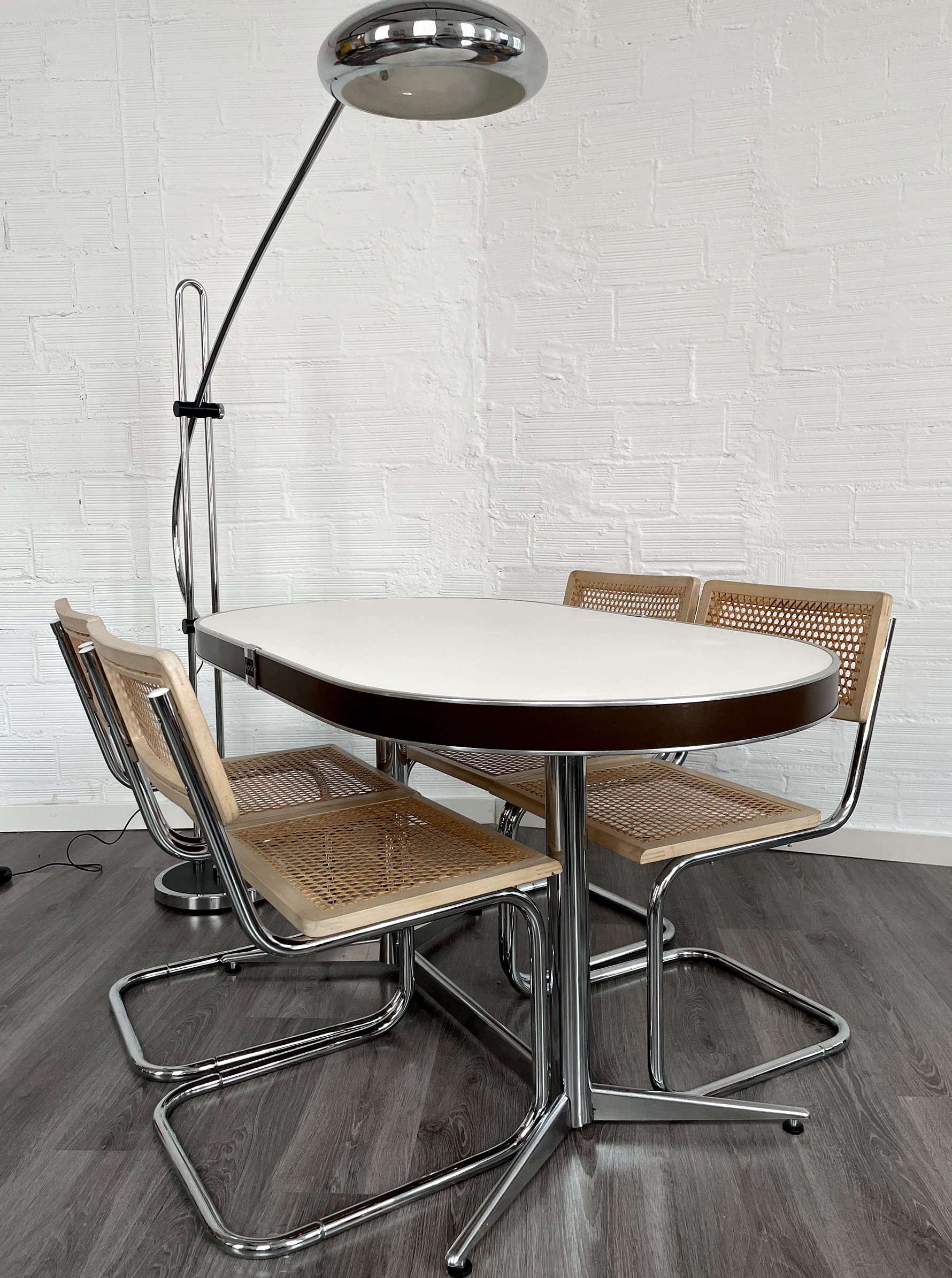 Mesa comedor ovalada Vegasa. 60s. Monda Lironda Vintage
