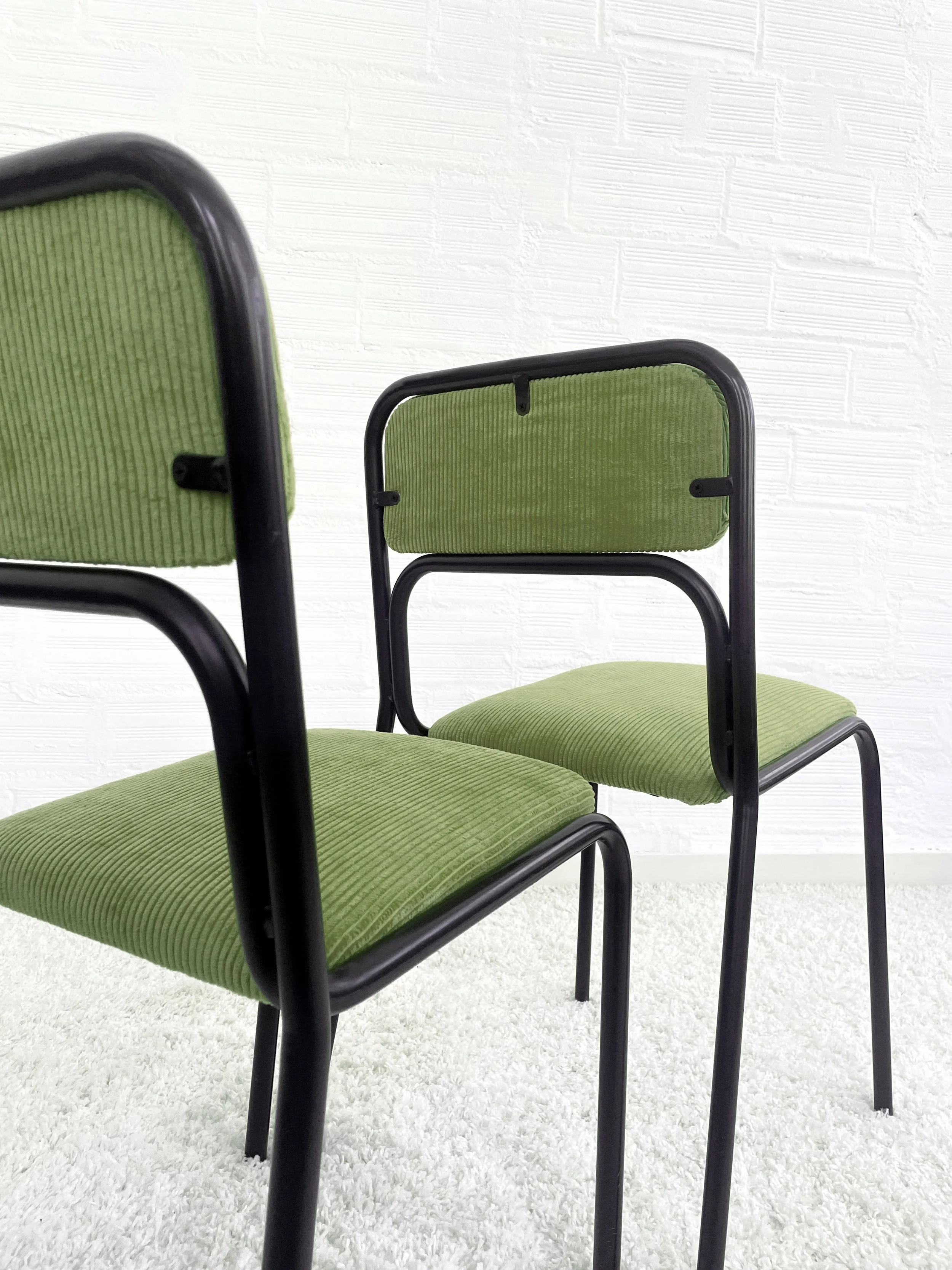 Sillas Bauhaus de los años 70. Italia. Tapizado pana verde oliva. Monda Lironda vintage