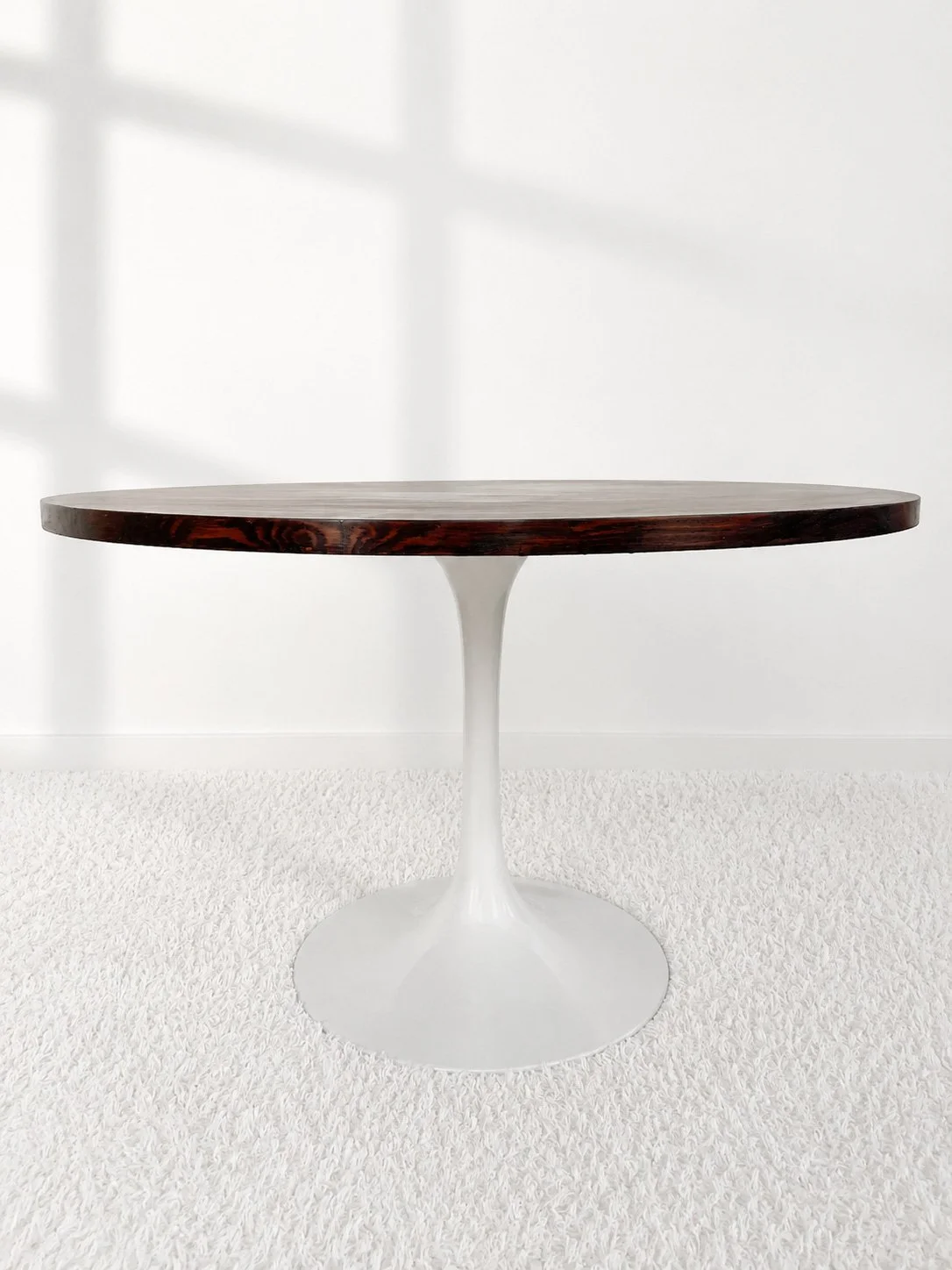 Mesa comedor vintage. Sobre de madera. Pie Tulip. Monda Lironda Vintage
