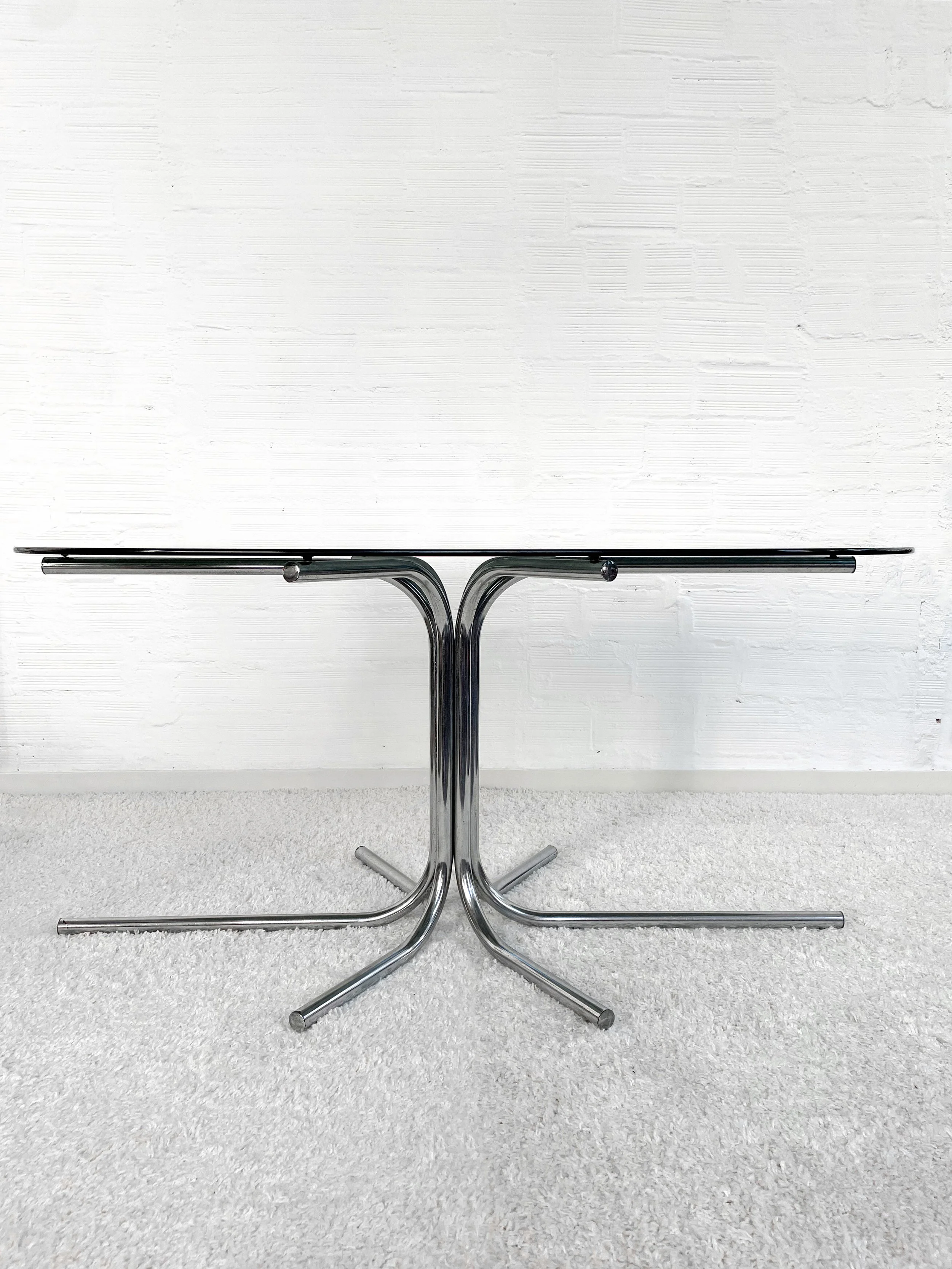 Mesa comedor ovalada vintage. Estructura cromada. 70s. Monda Lironda Vintage