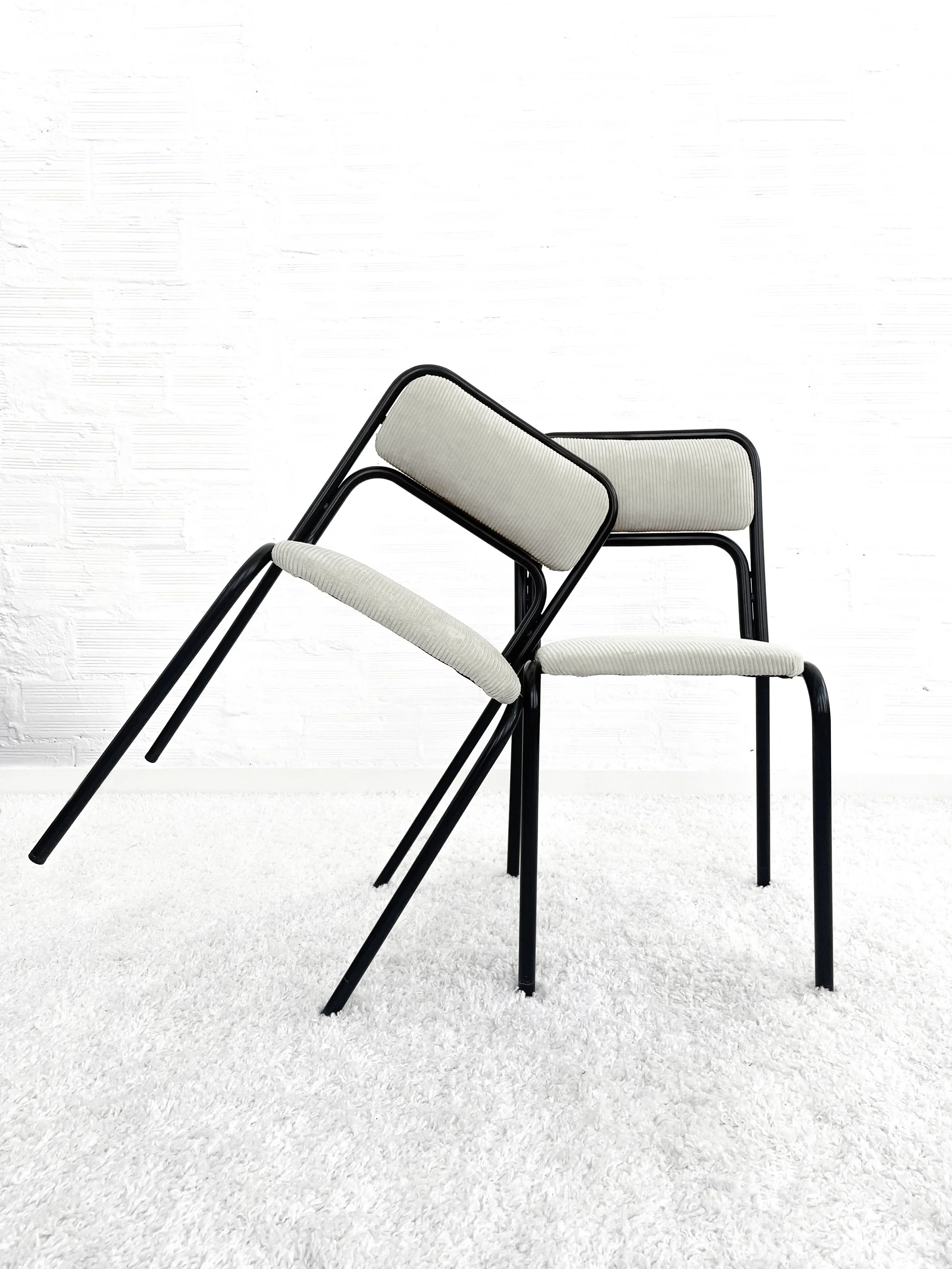 Sillas Bauhaus de los años 70. Italia. Tapizado blanco. Monda Lironda Vintage