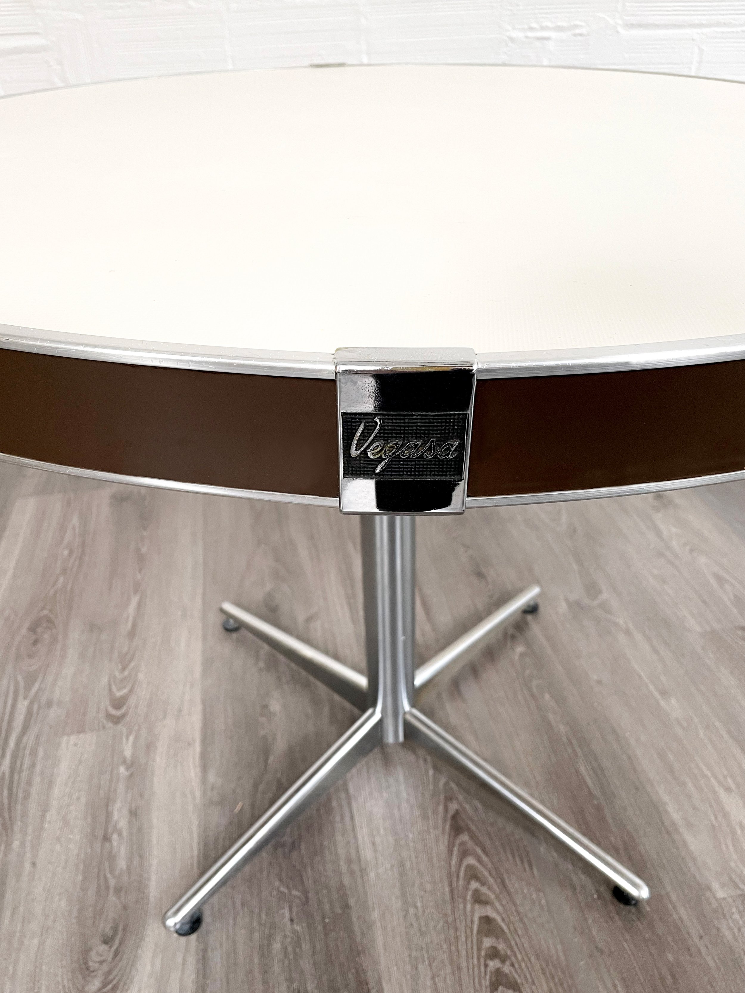 Mesa comedor redonda Vegasa. 60s. Monda Lironda Vintage
