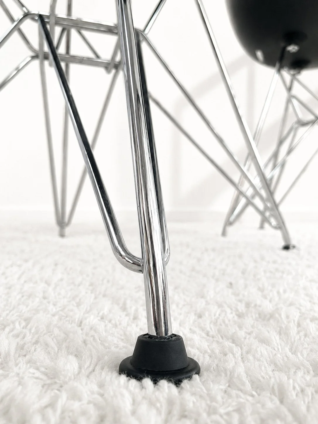 Sillas DSR de Vitra, diseñadas por Ray y Charles Eames. Monda Lironda Vintage