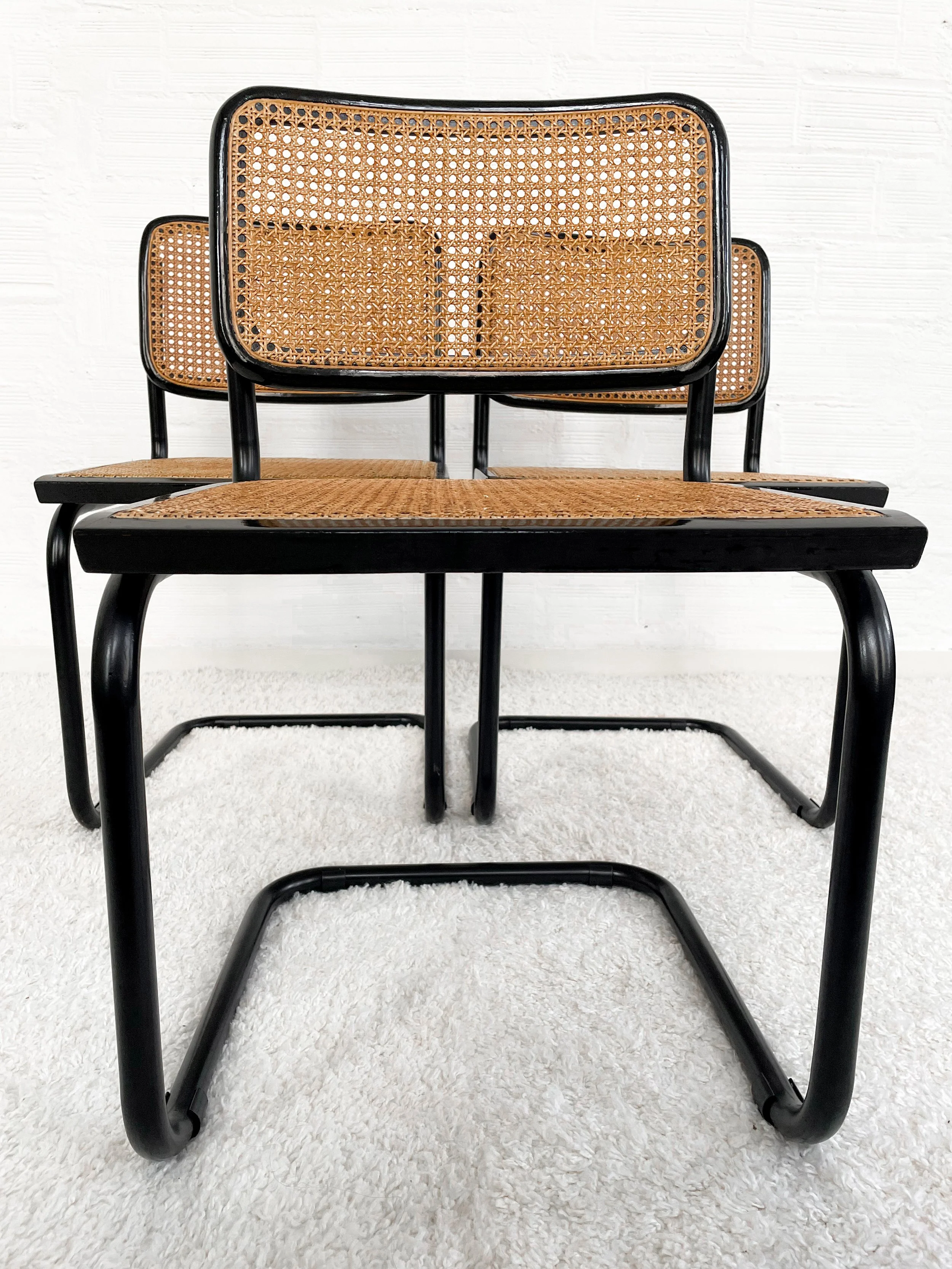 Silla Cesca B32. Estructura color negro. Italia 90s. Monda Lironda Vintage