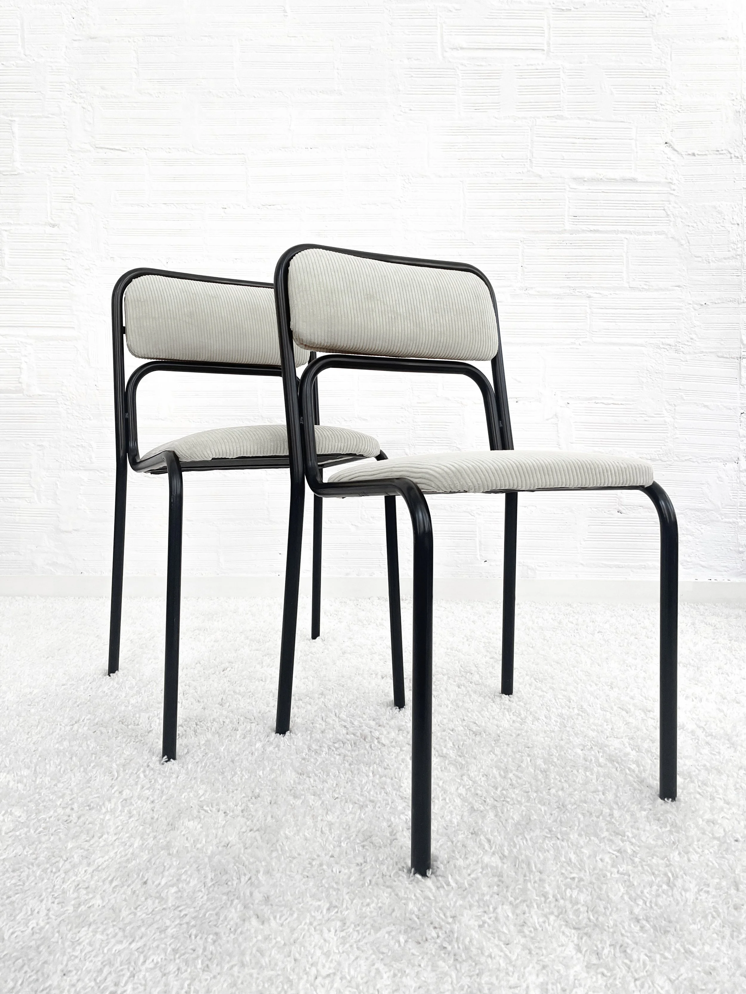 Sillas Bauhaus de los años 70. Italia. Tapizado blanco. Monda Lironda Vintage