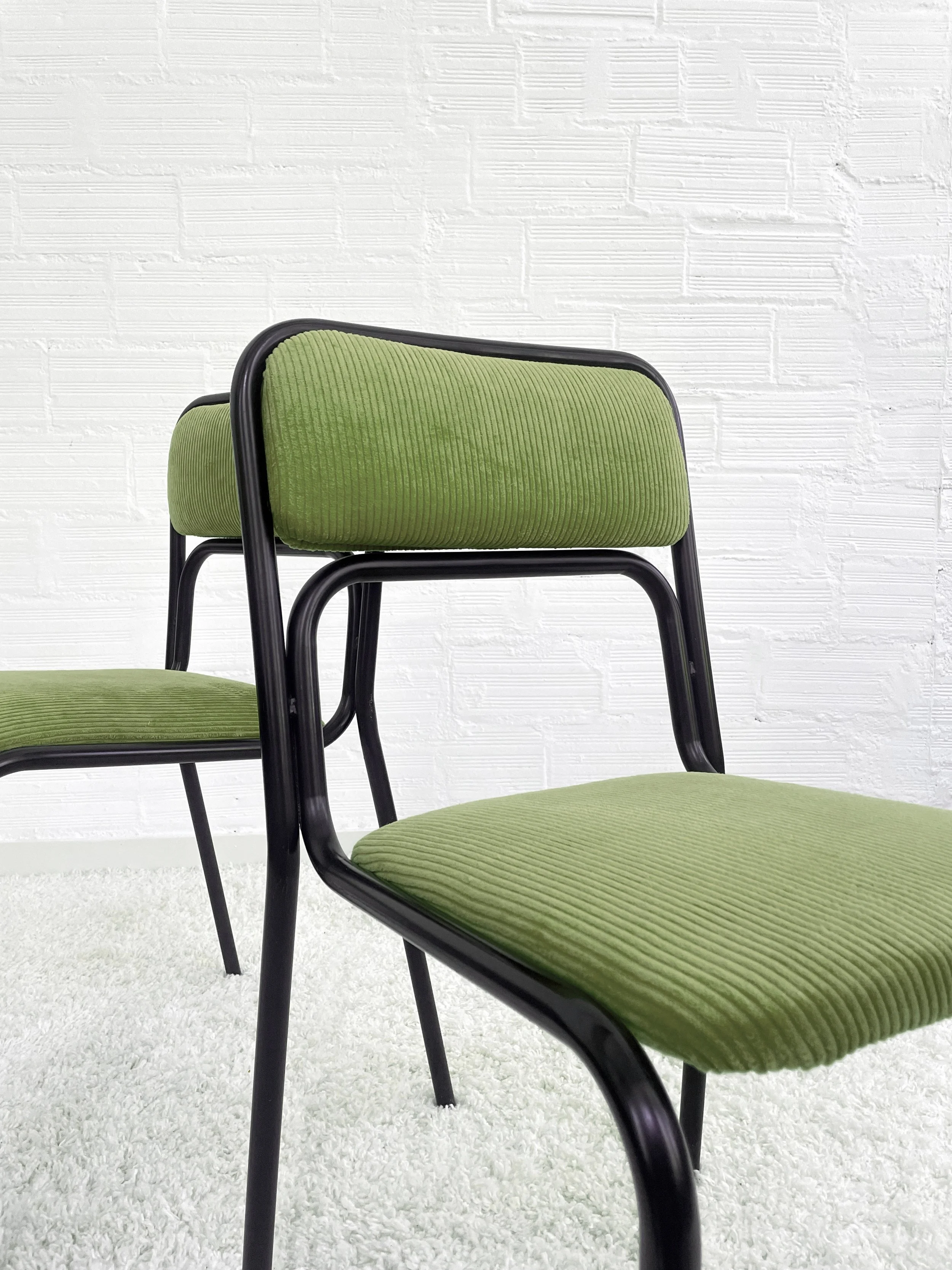 Sillas Bauhaus de los años 70. Italia. Tapizado pana verde oliva. Monda Lironda vintage