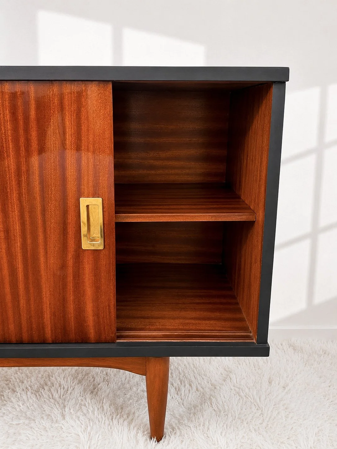 Aparador Mid-Century chapado en palisandro. Monda Lironda Vintage