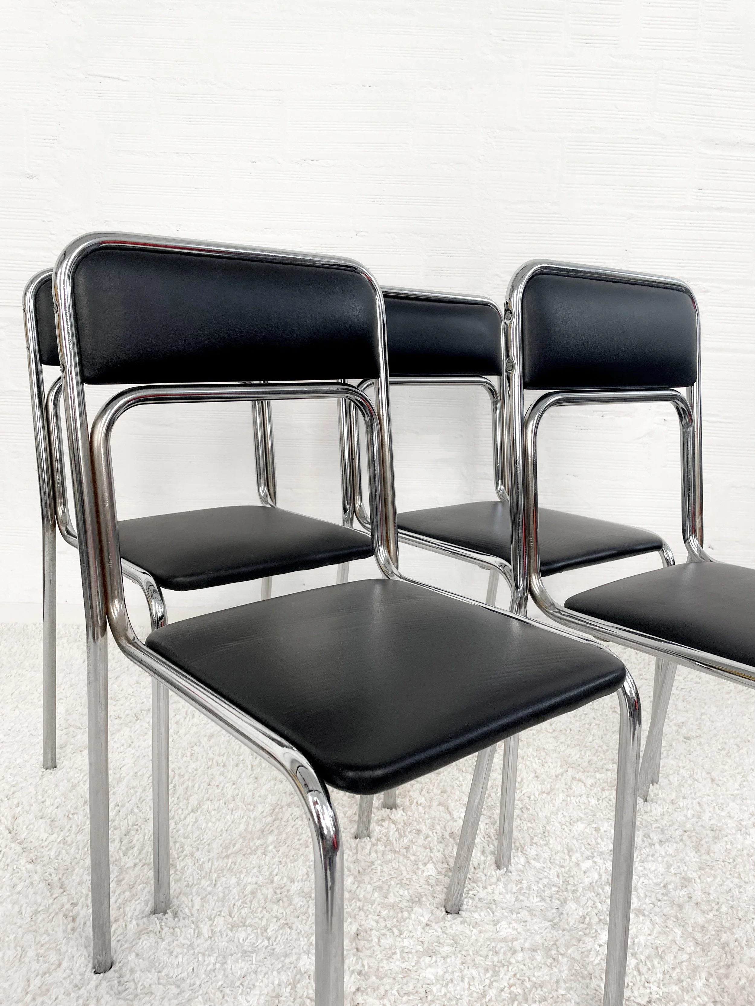Sillas bauhaus. Color negro. Italia 70s. Monda Lironda Vintage