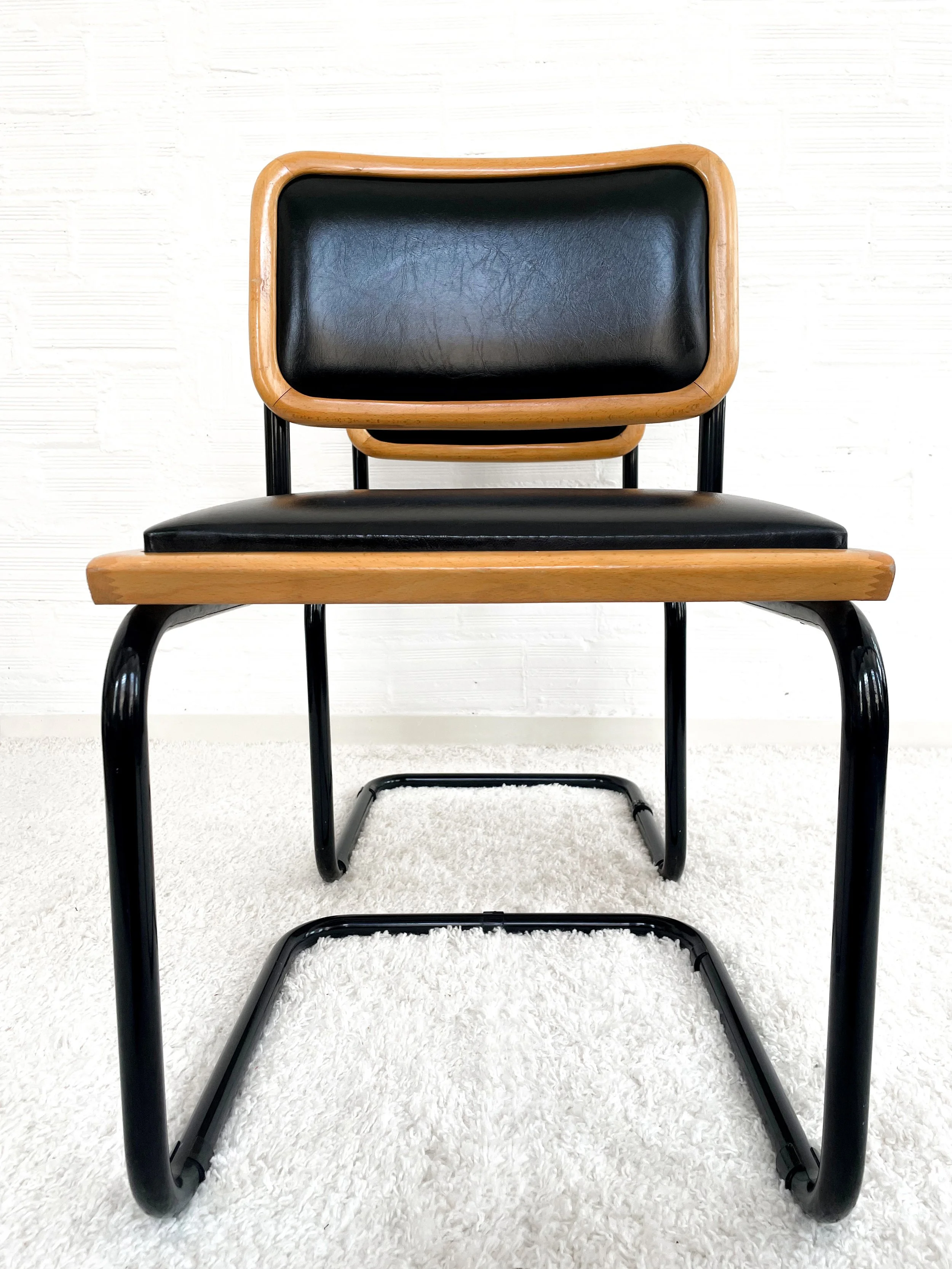 Silla Cesca B32. Tapizada y estructura lacada. Monda Lironda Vintage