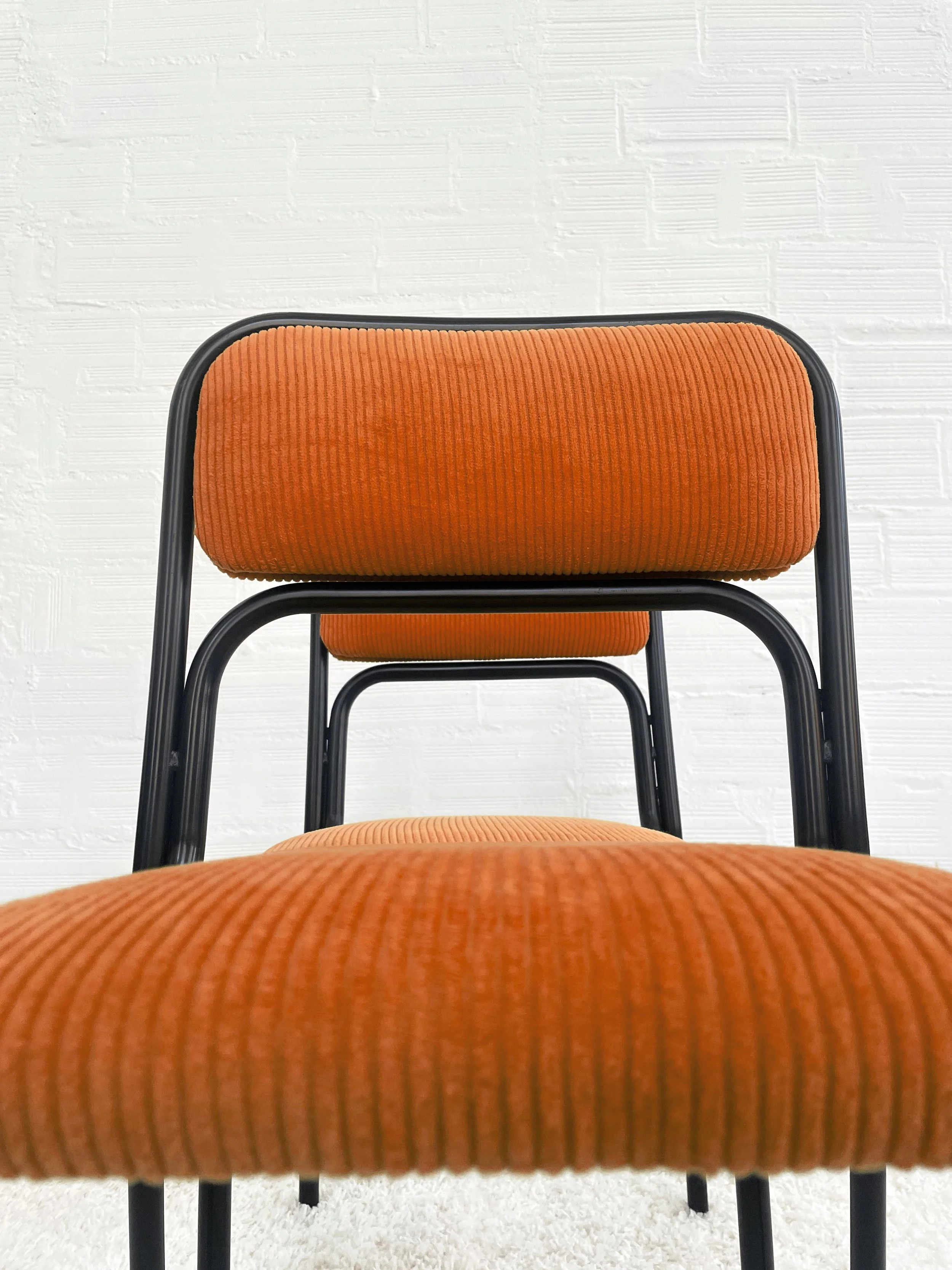 Sillas Bauhaus de los años 70. Italia. Tapizado pana naranja. Monda Lironda vintage