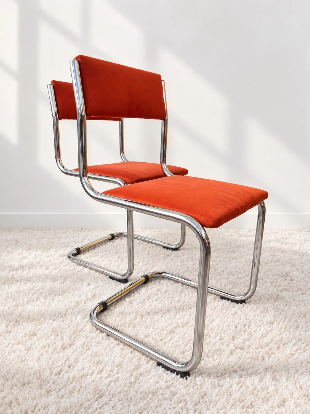 Sillas cantilever italianas de los años 70. Tapizado antelina color teja. Monda Lironda Vintage