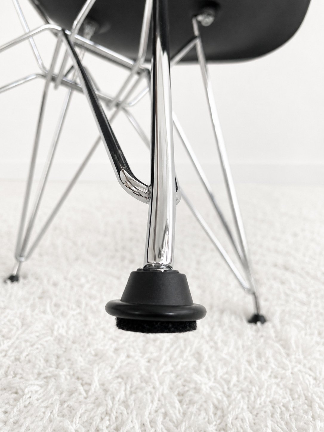 Sillas DSR de Vitra, diseñadas por Ray y Charles Eames. Monda Lironda Vintage