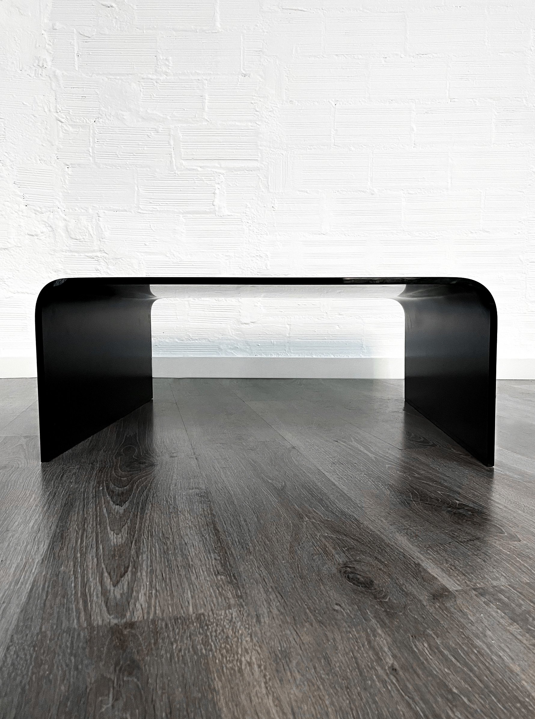 Mesa de centro cristal curvado negro. 60s- 70s. Monda Lironda Vintage