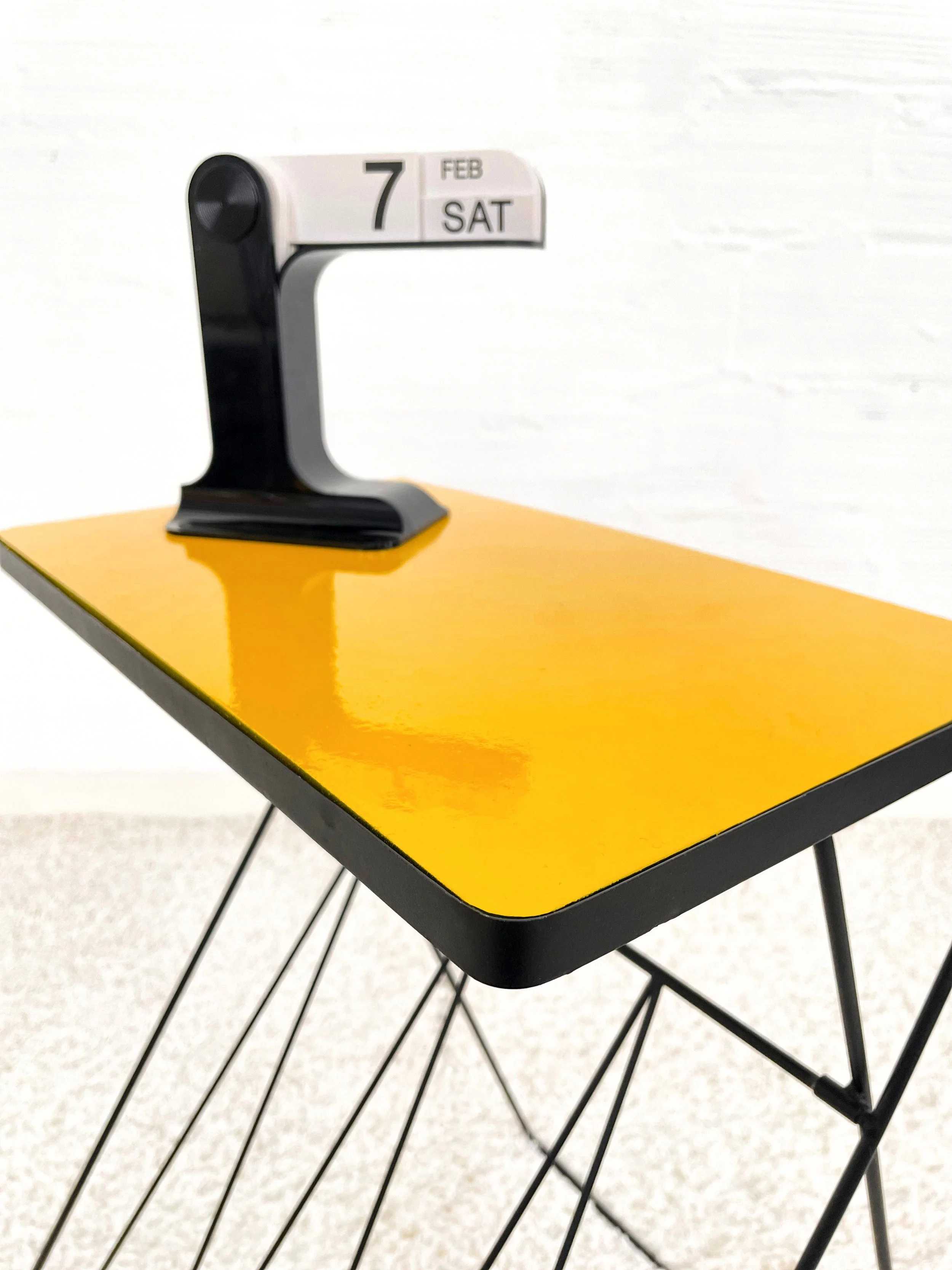 Mesita auxiliar revistero. 60s. Monda Lironda Vintage