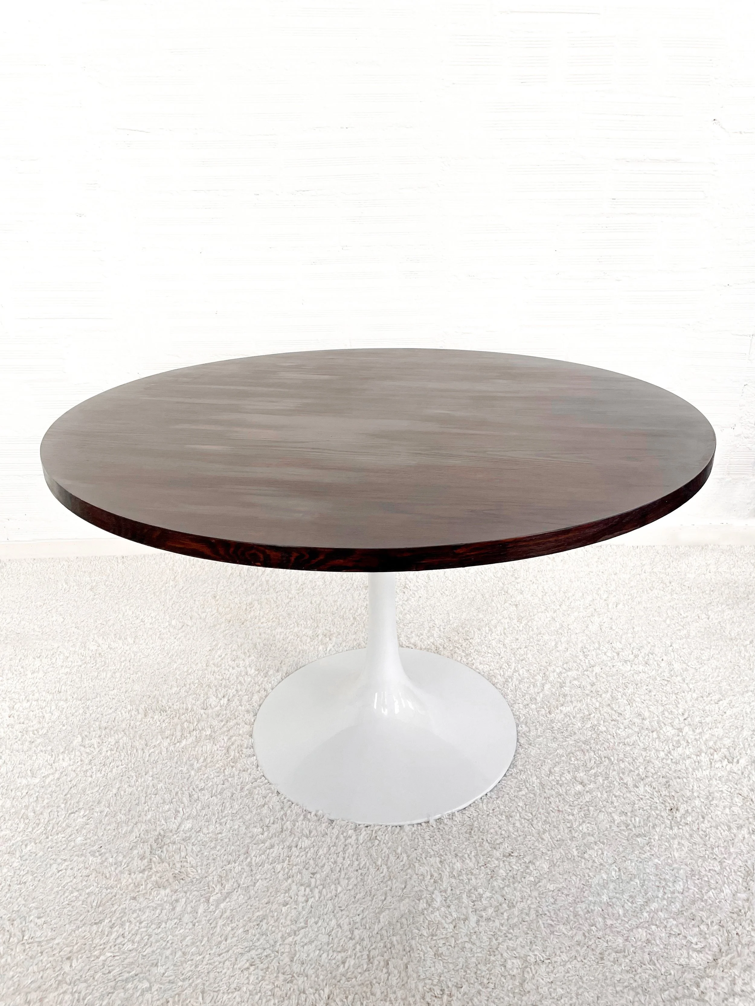 Mesa comedor vintage. Sobre de madera. Pie Tulip. Monda Lironda Vintage